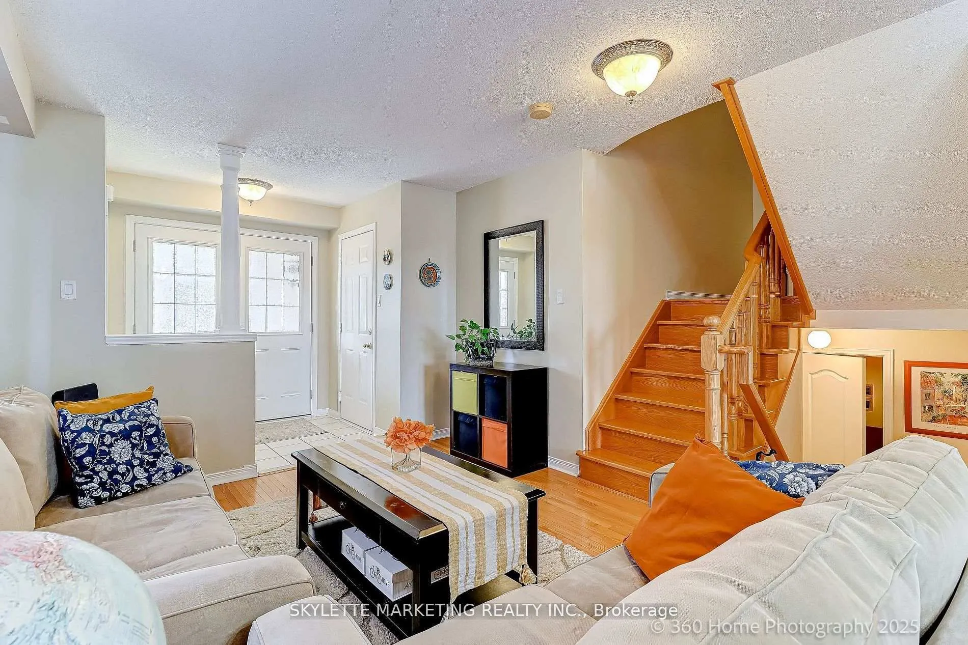 Photo 7 of 199 Kayla Crescent, Vaughan, Maple — HOMEH