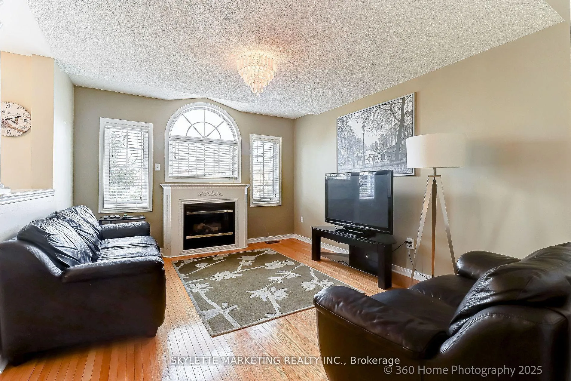 Photo 8 of 199 Kayla Crescent, Vaughan, Maple — HOMEH