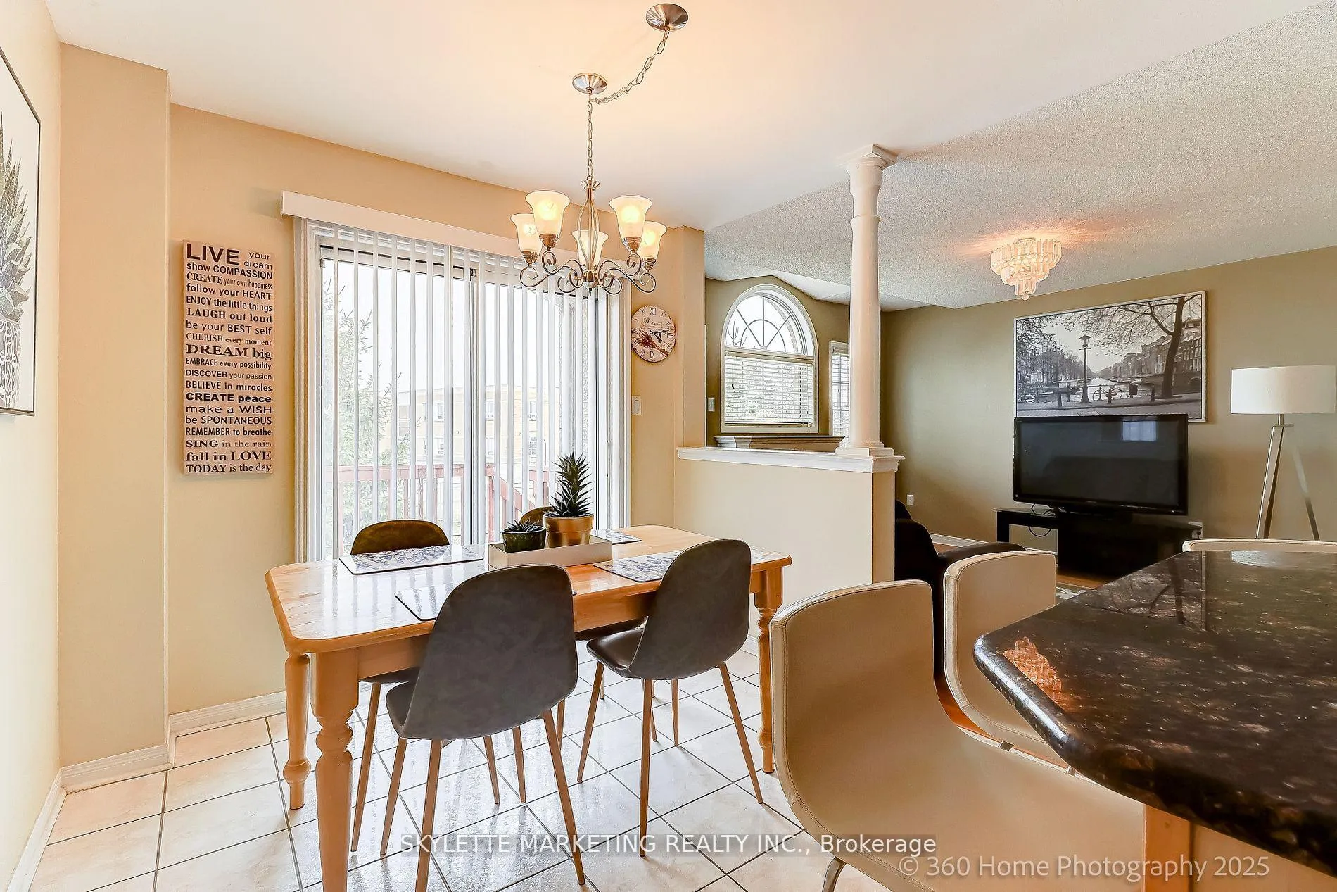 Photo 12 of 199 Kayla Crescent, Vaughan, Maple — HOMEH