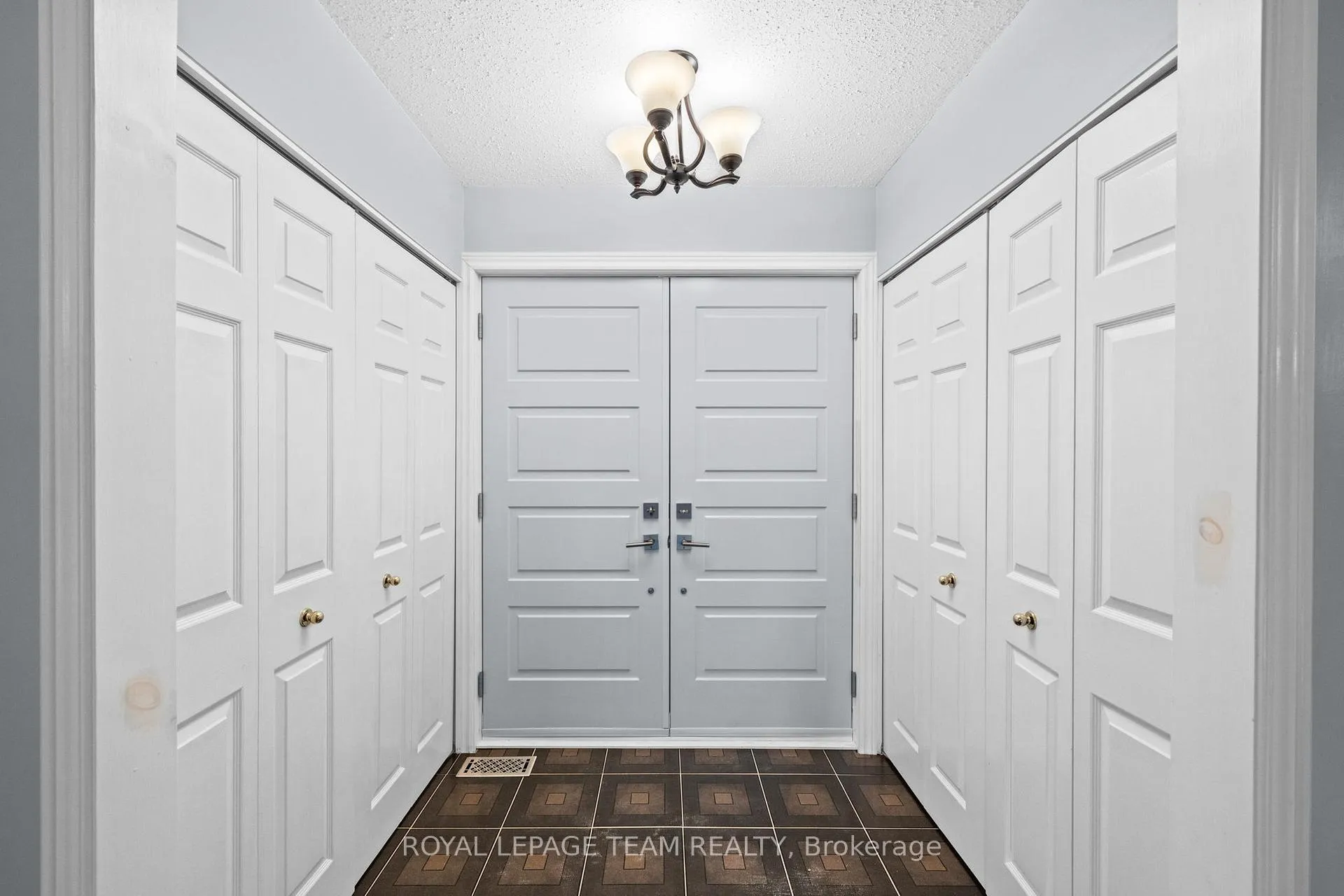 Photo 4 of 28 Parmalea Crescent, Ottawa, Pineglen/Country Place — HOMEH