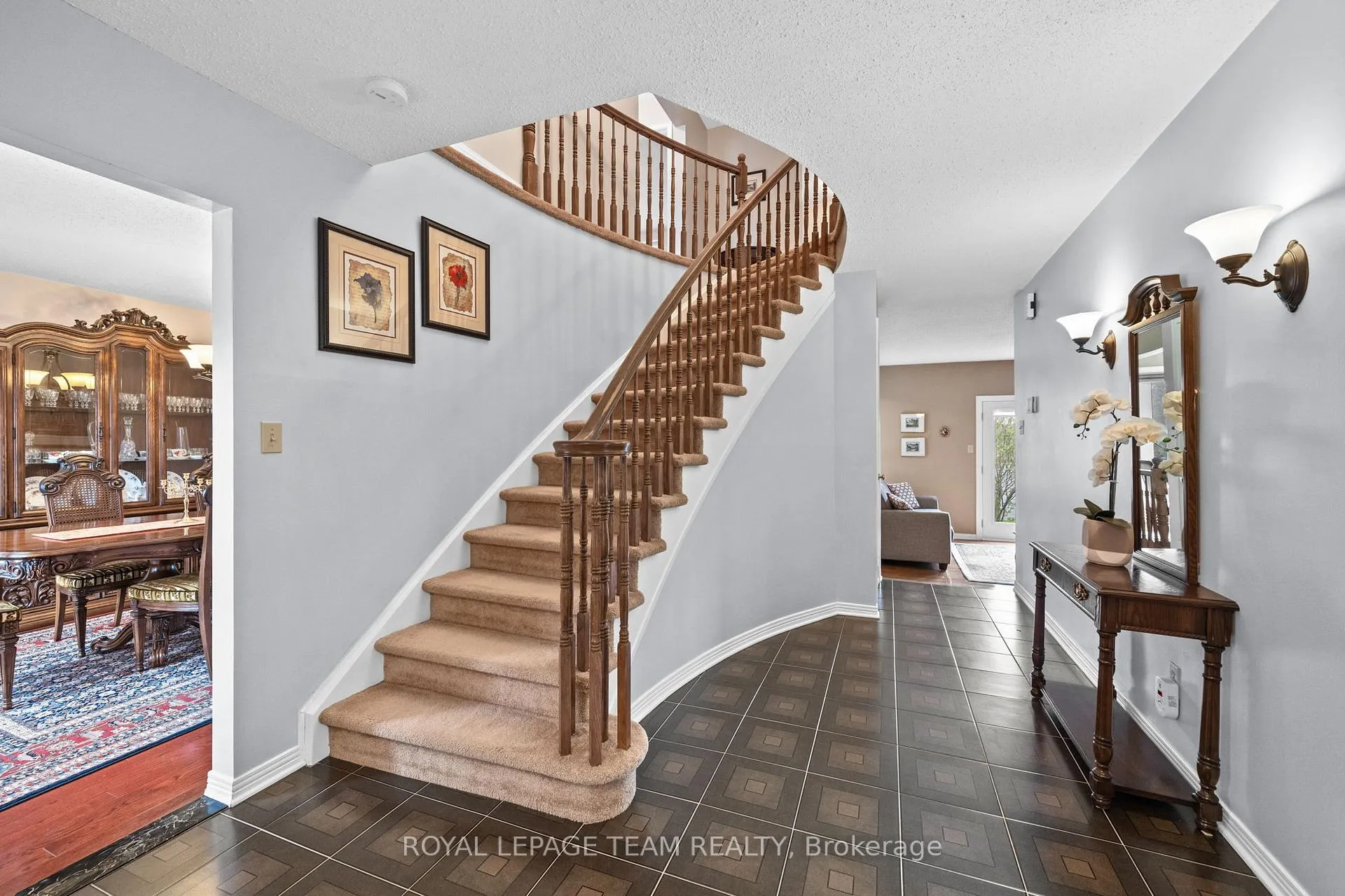 Photo 5 of 28 Parmalea Crescent, Ottawa, Pineglen/Country Place — HOMEH