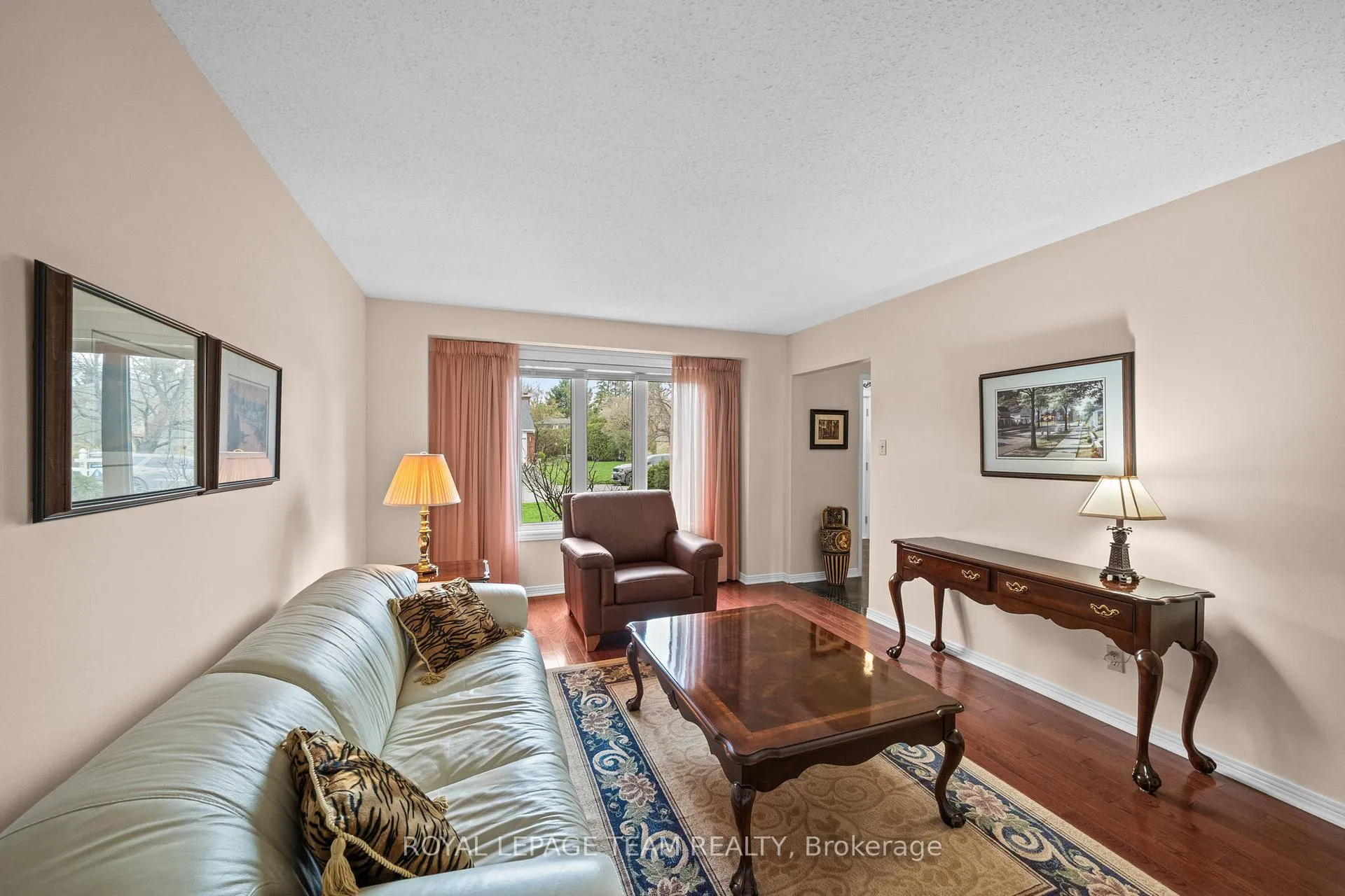 Photo 7 of 28 Parmalea Crescent, Ottawa, Pineglen/Country Place — HOMEH