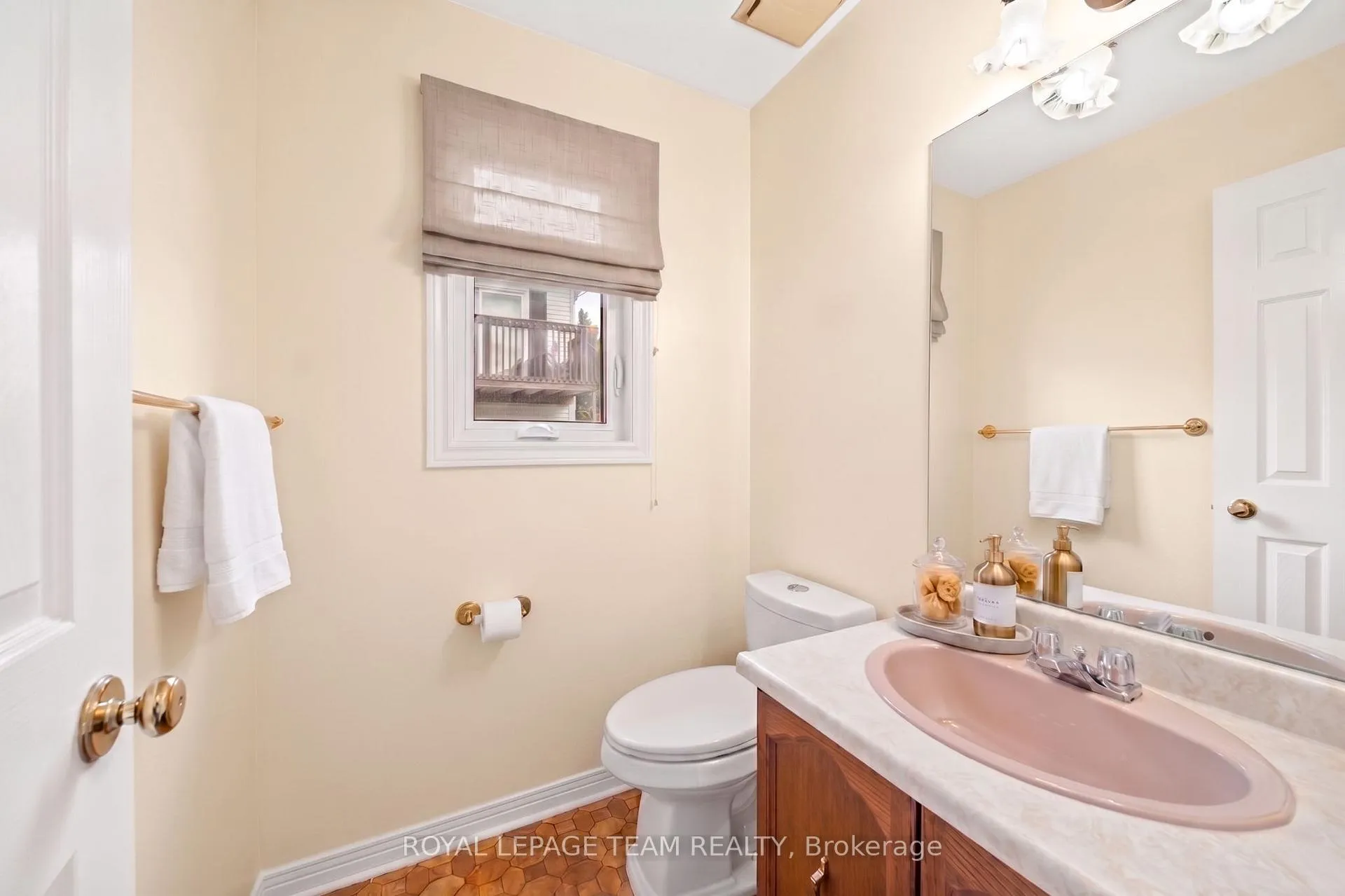 Photo 15 of 28 Parmalea Crescent, Ottawa, Pineglen/Country Place — HOMEH