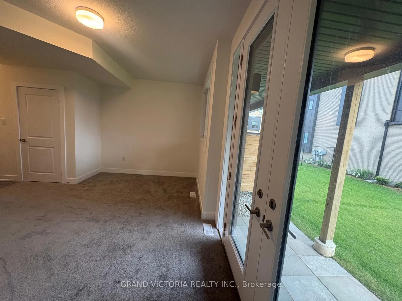 Photo 4 of Unit 50, 2273 Turnberry Road, Burlington, Rose — HOMEH