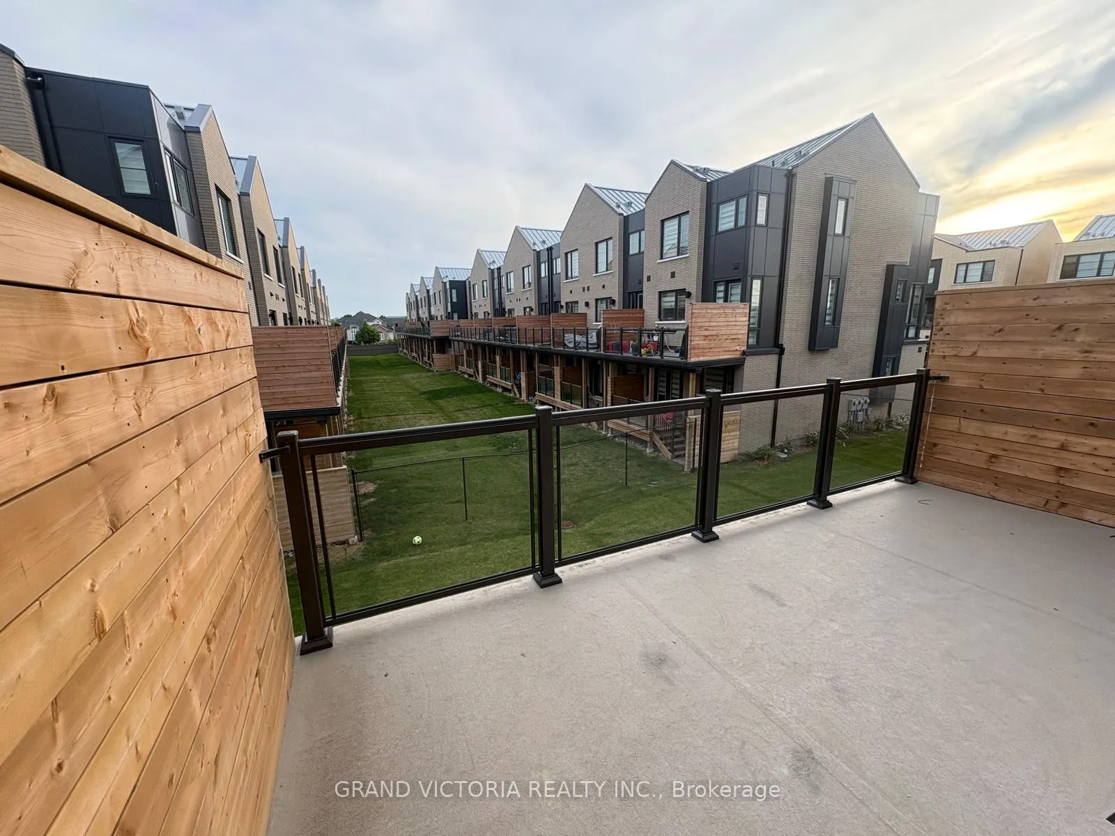 Photo 14 of Unit 50, 2273 Turnberry Road, Burlington, Rose — HOMEH