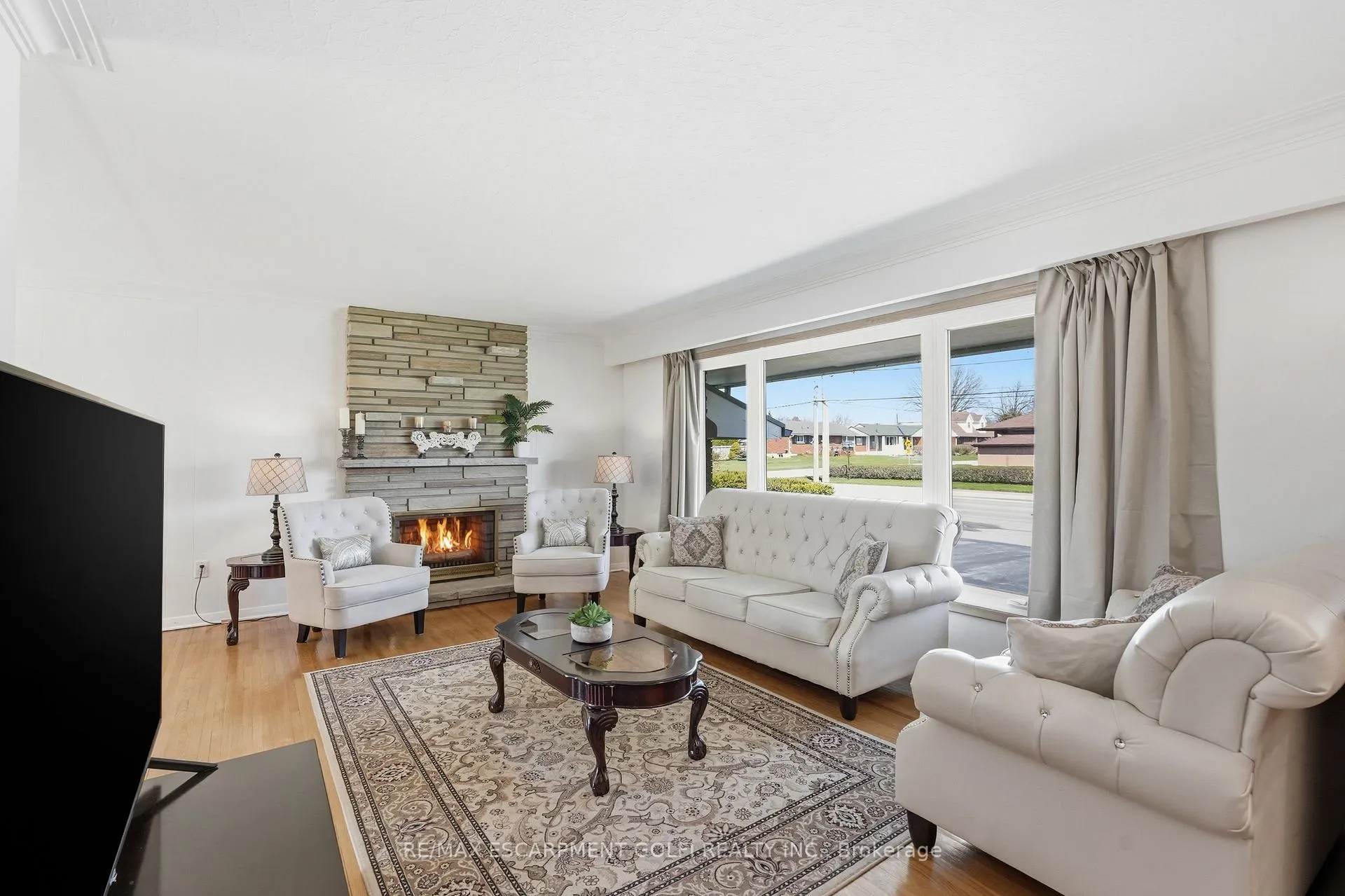 Photo 4 of 3533 Dorchester Road, Niagara Falls, Casey — HOMEH