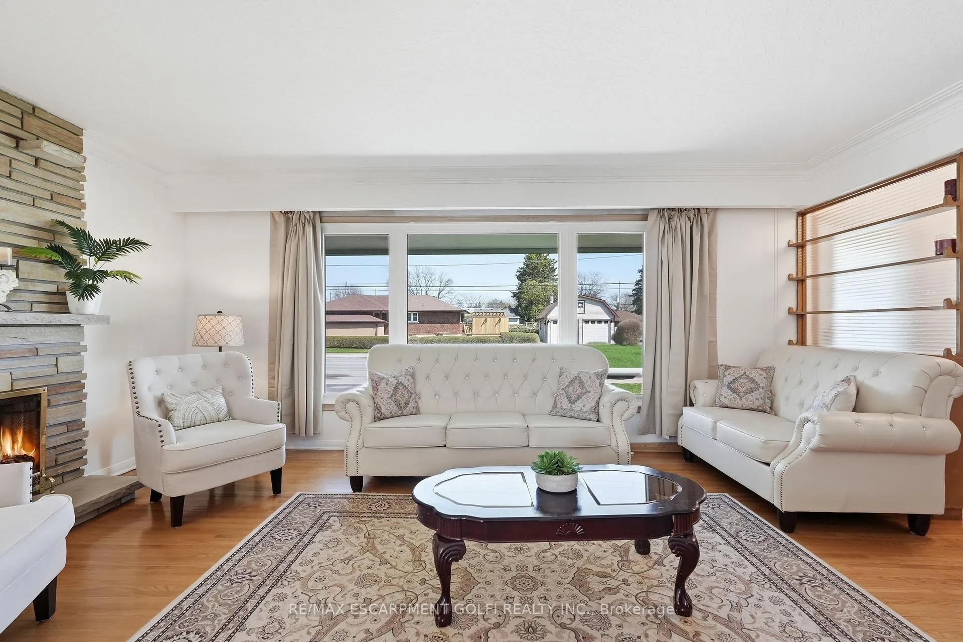 Photo 5 of 3533 Dorchester Road, Niagara Falls, Casey — HOMEH