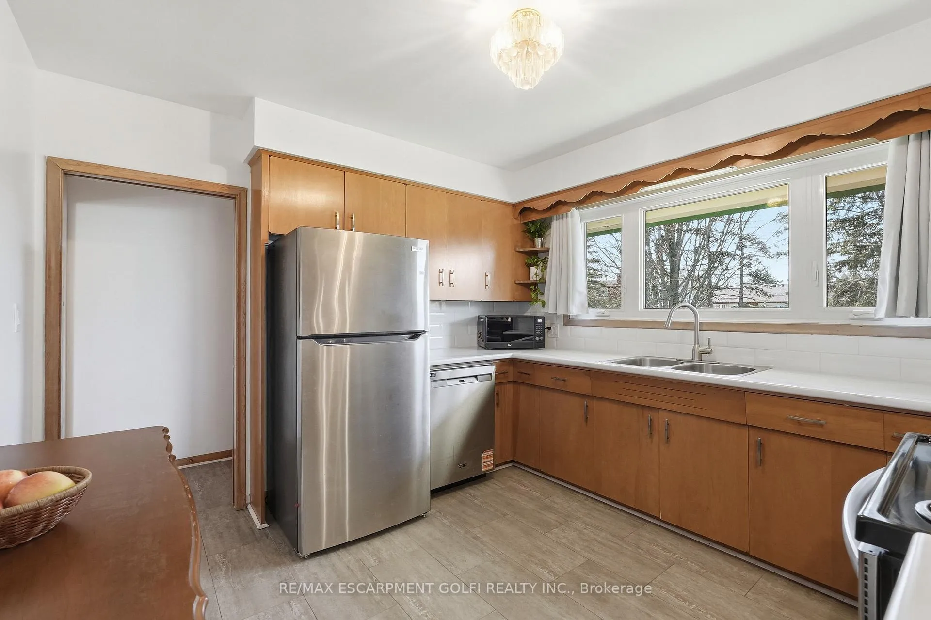 Photo 9 of 3533 Dorchester Road, Niagara Falls, Casey — HOMEH