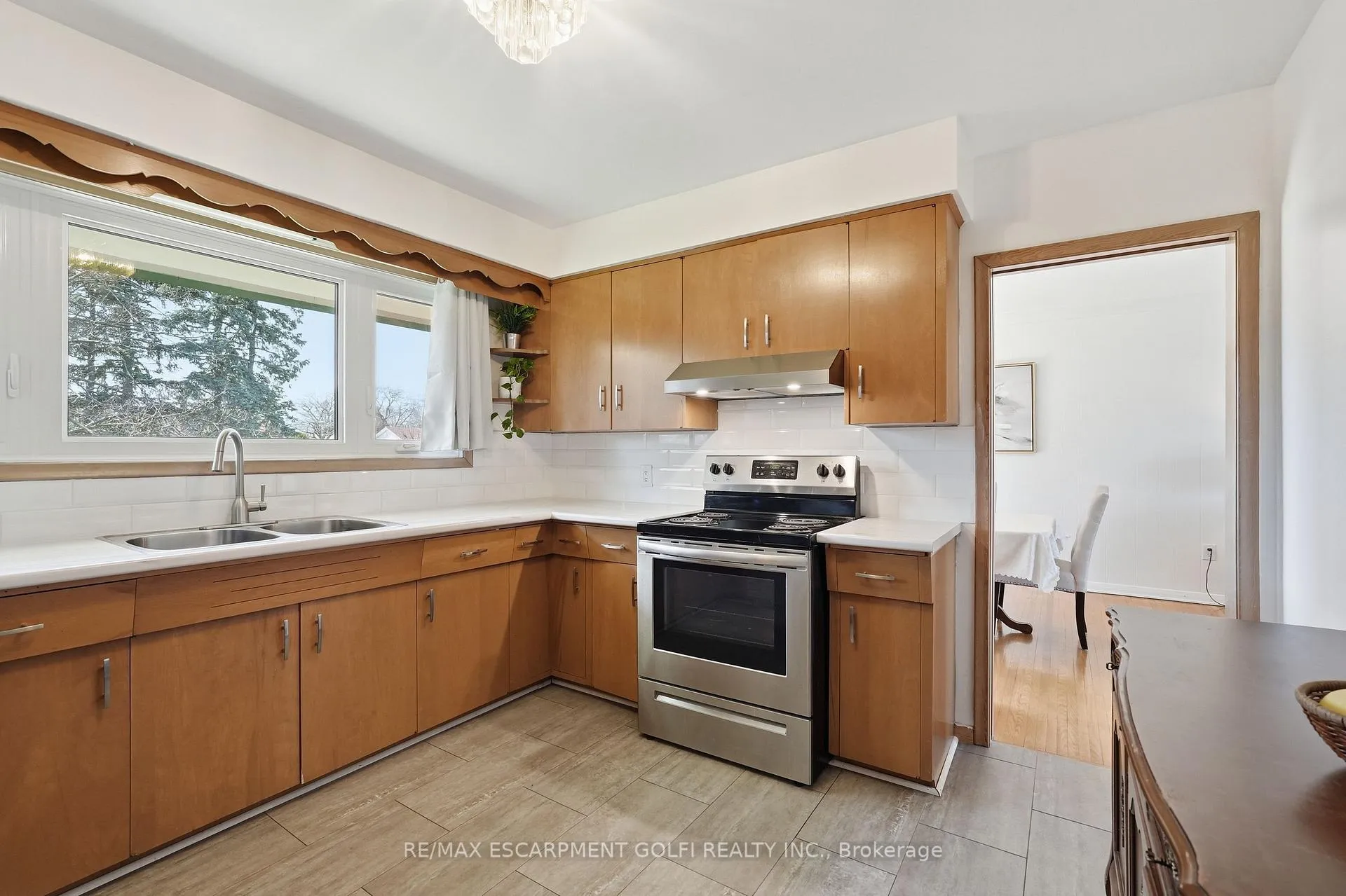 Photo 11 of 3533 Dorchester Road, Niagara Falls, Casey — HOMEH