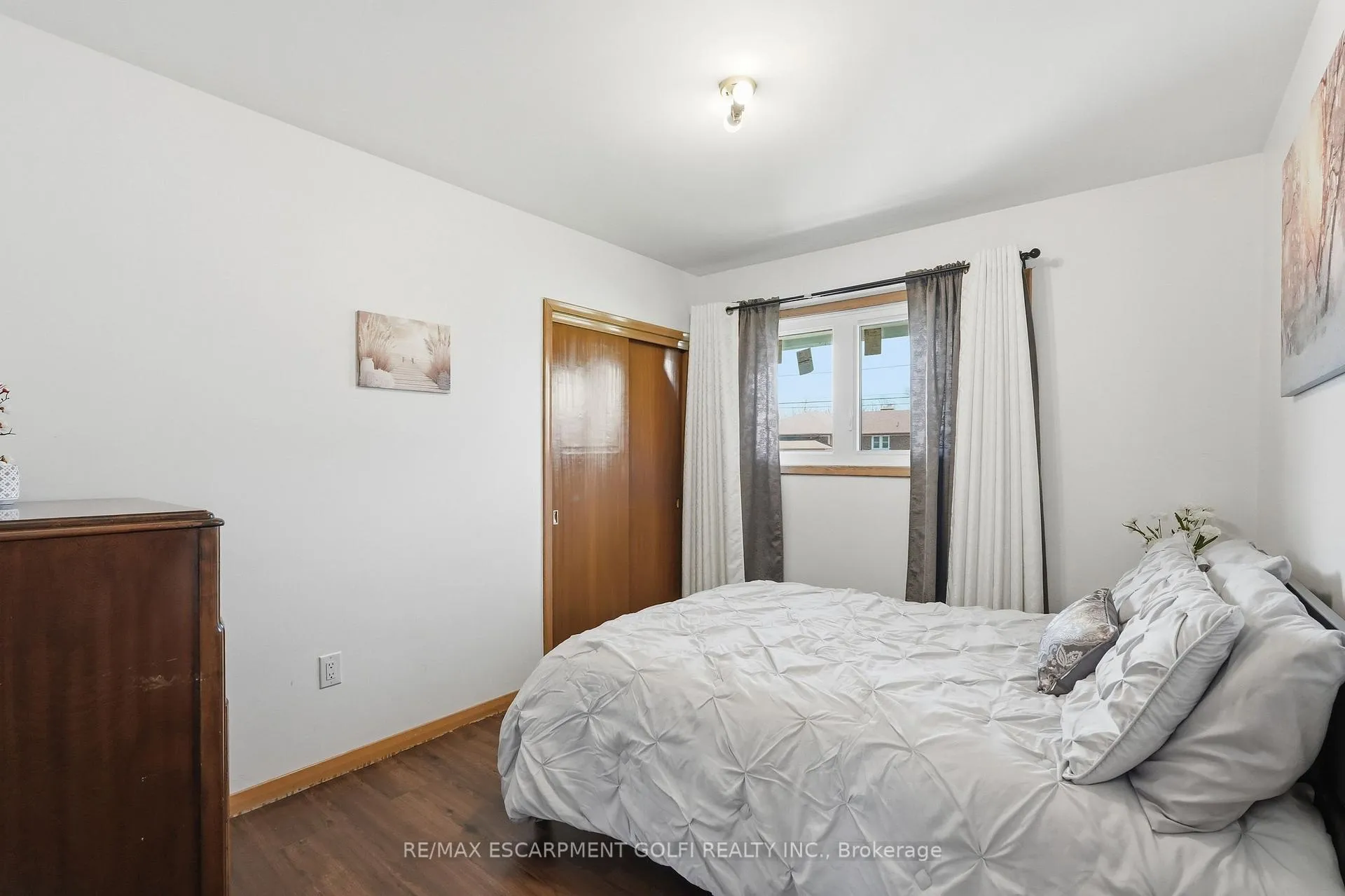 Photo 13 of 3533 Dorchester Road, Niagara Falls, Casey — HOMEH