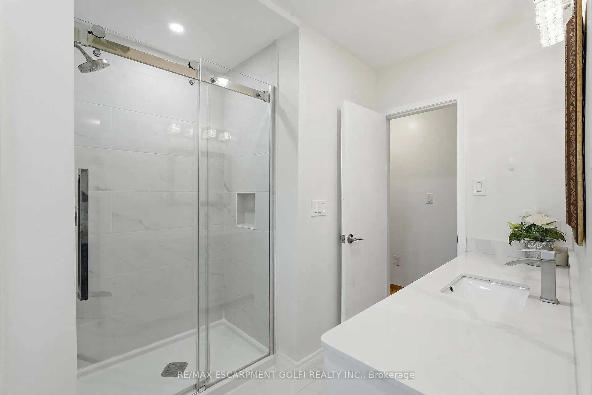 Photo 18 of 3533 Dorchester Road, Niagara Falls, Casey — HOMEH