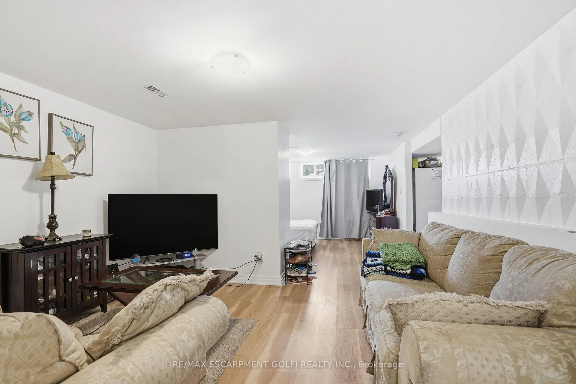 Photo 31 of 3533 Dorchester Road, Niagara Falls, Casey — HOMEH