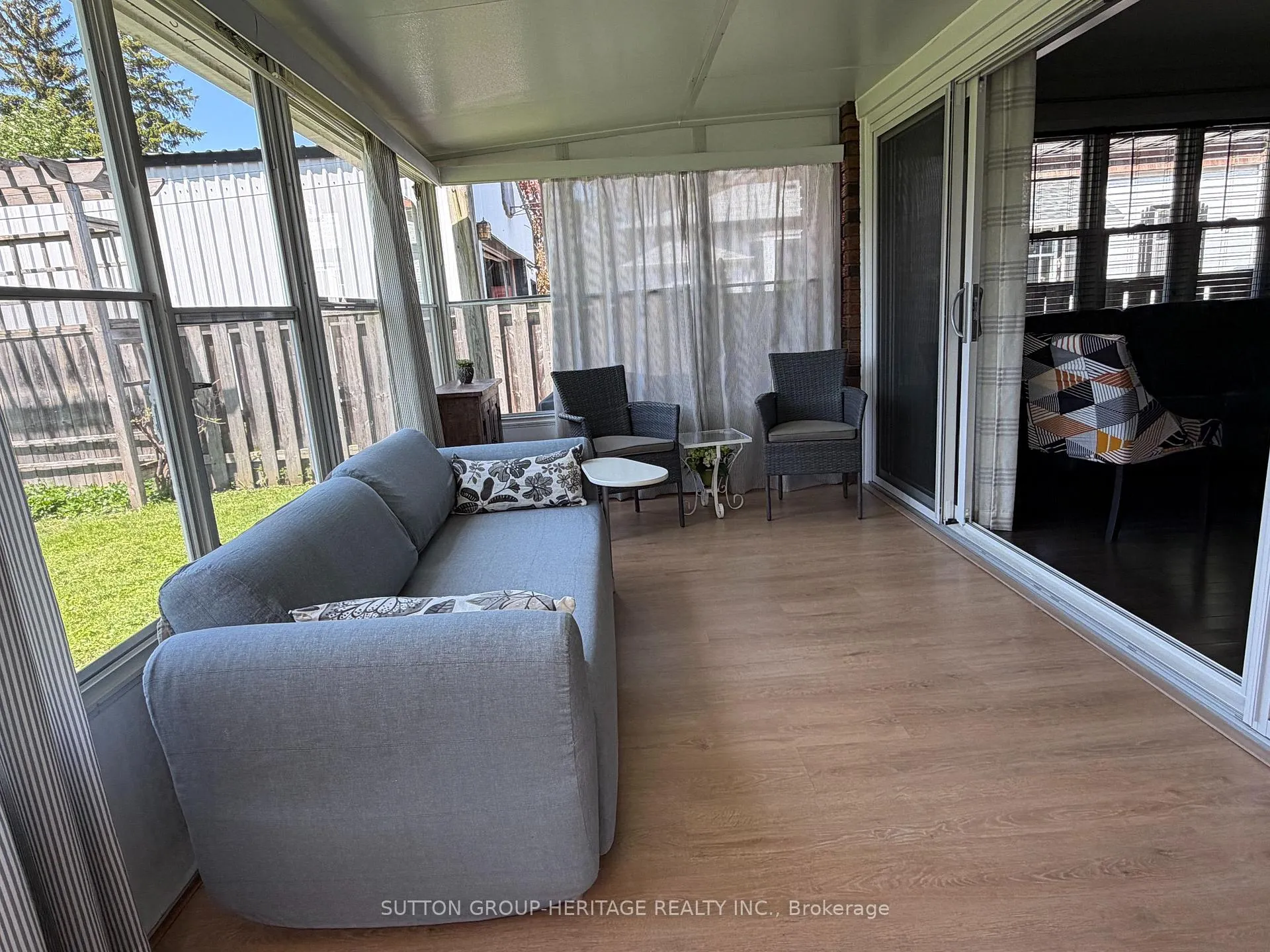 Photo 11 of 414 Centre Street N, Whitby, Downtown Whitby — HOMEH