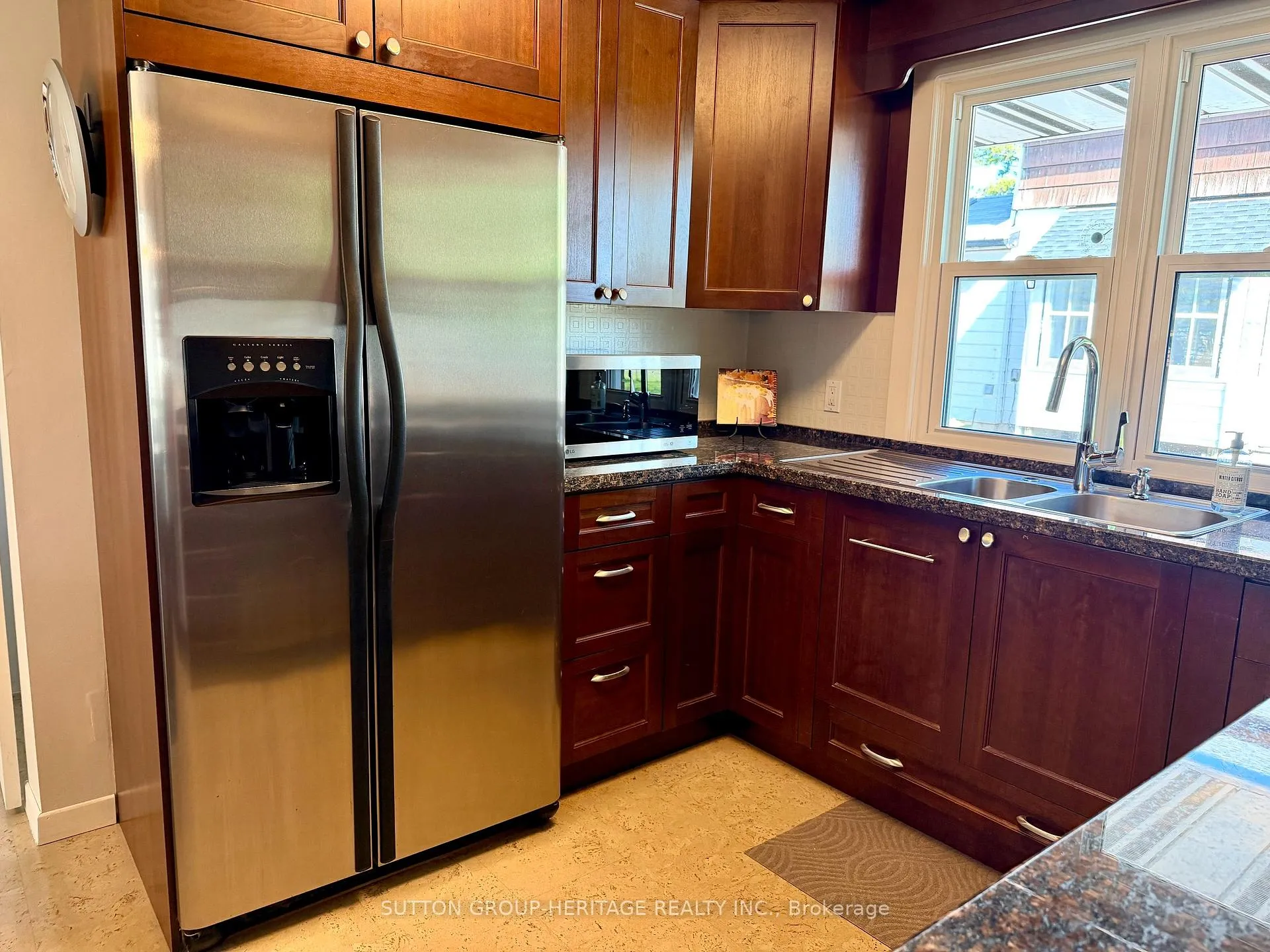 Photo 16 of 414 Centre Street N, Whitby, Downtown Whitby — HOMEH