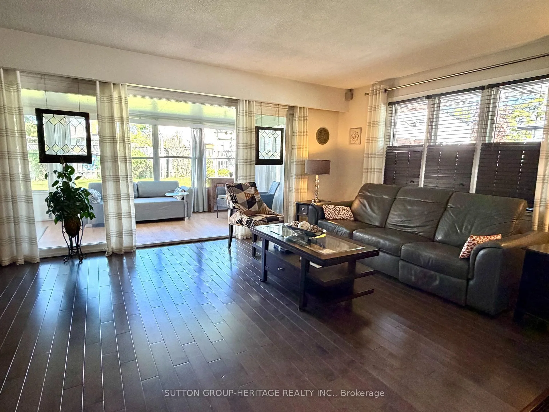 Photo 5 of 414 Centre Street N, Whitby, Downtown Whitby — HOMEH