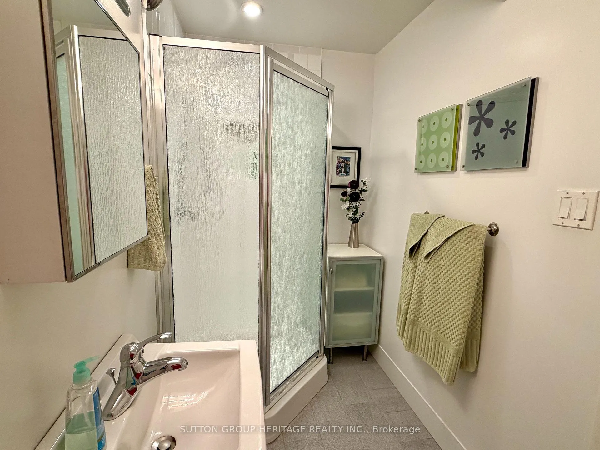 Photo 36 of 414 Centre Street N, Whitby, Downtown Whitby — HOMEH
