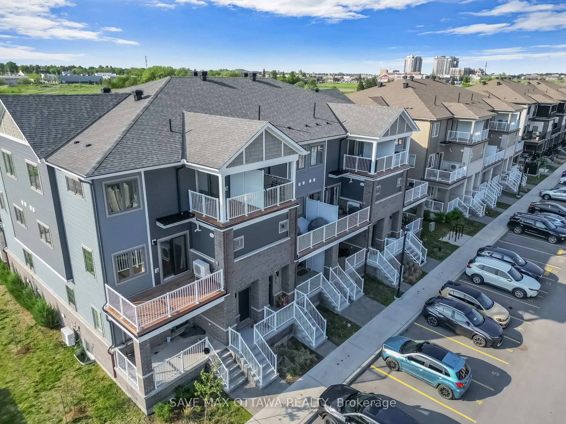 Photo 3 of Unit 2, 703 Chromite Pv Private, Ottawa, Barrhaven - Heritage Park — HOMEH