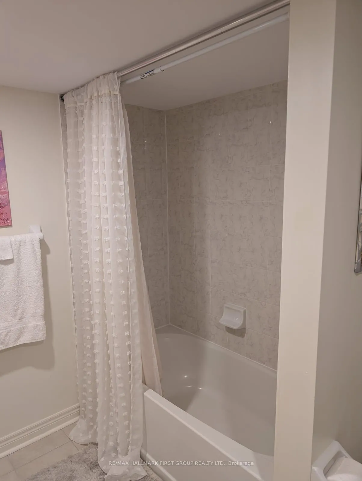 Photo 3 of 1210 Jim Brewster Circle, Oshawa, Eastdale — HOMEH