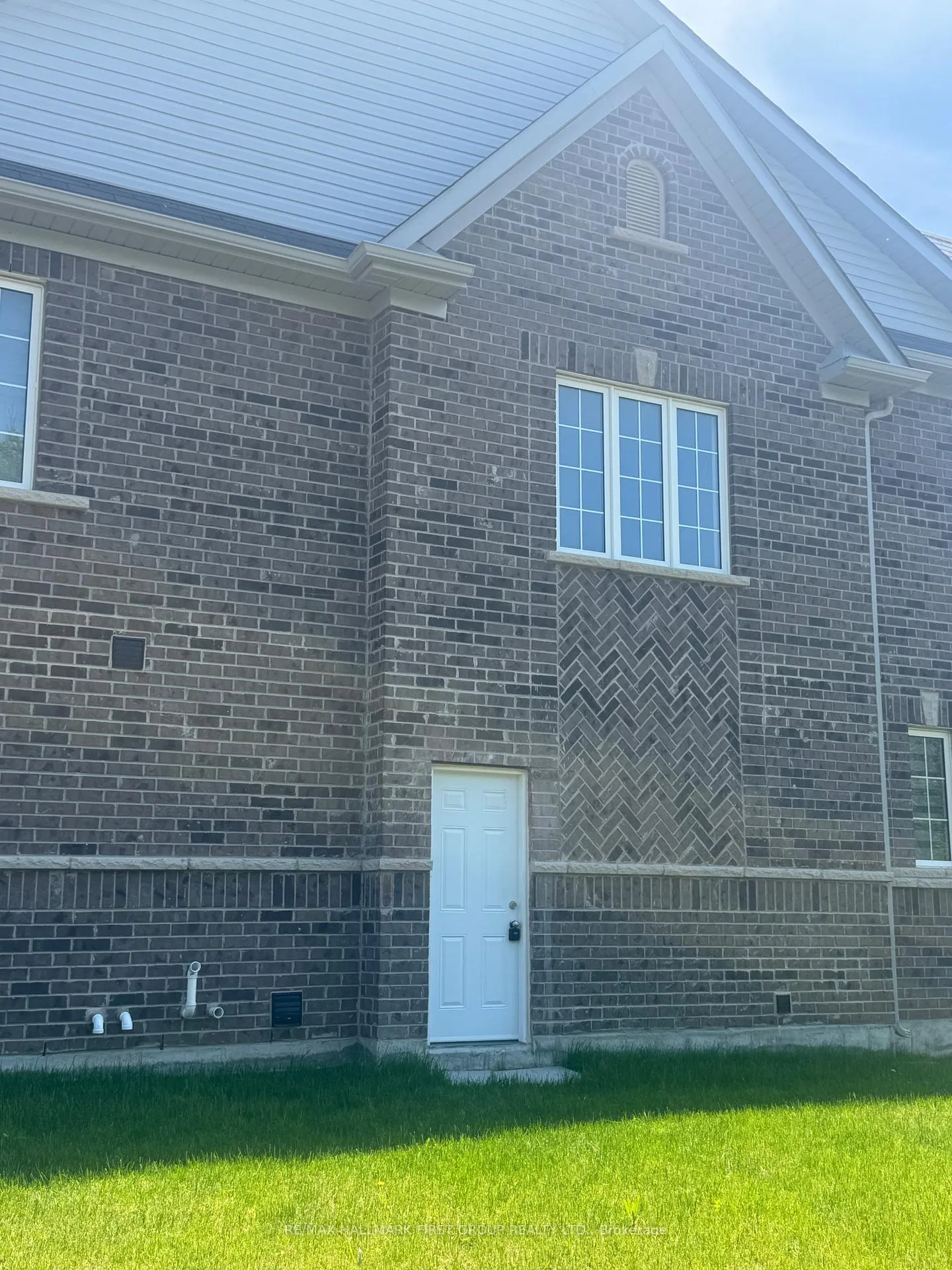 Photo 13 of 1210 Jim Brewster Circle, Oshawa, Eastdale — HOMEH