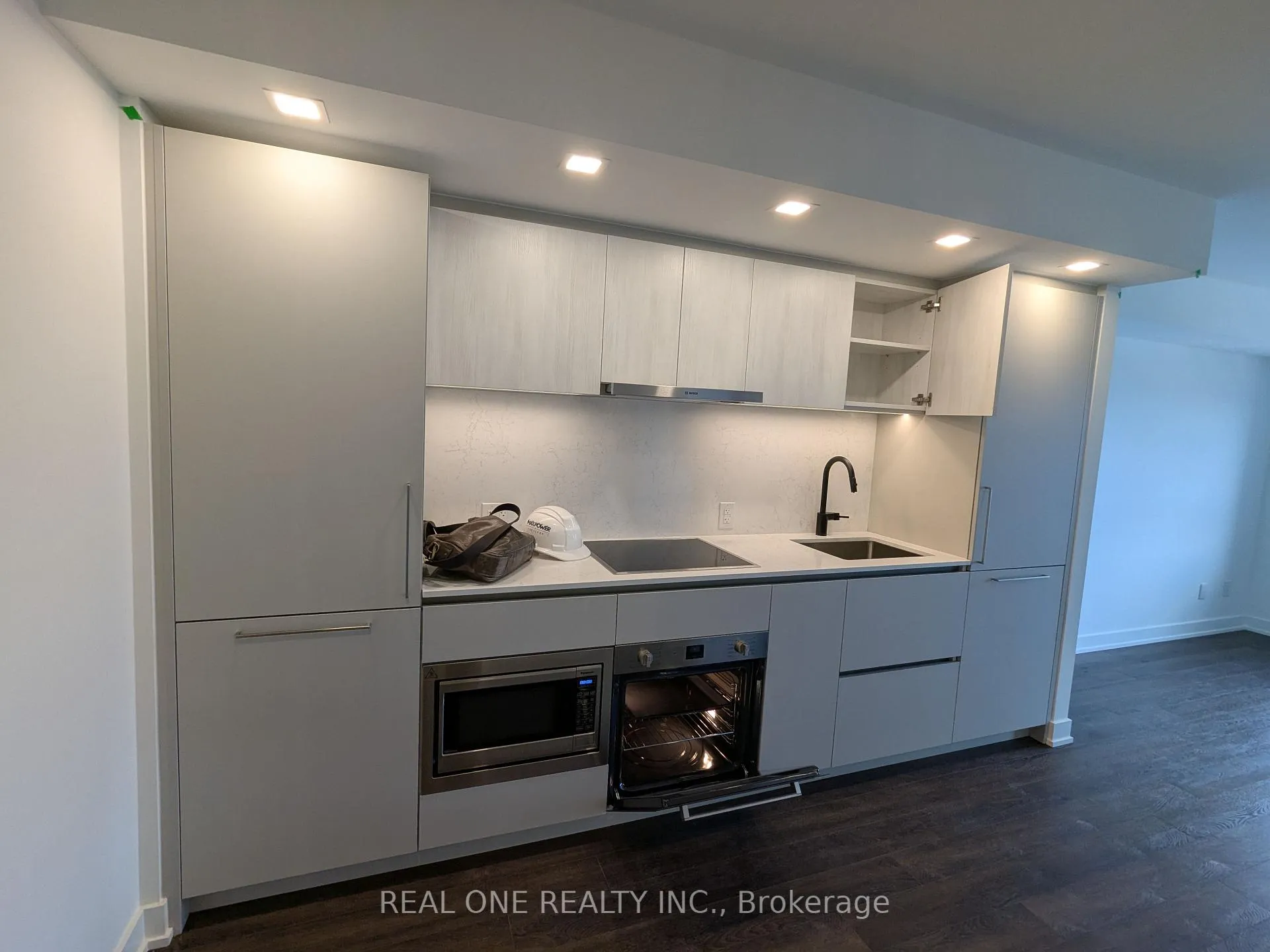 Photo 4 of Unit 706, 609 Sherbourne Street, Toronto, North St. James Town — HOMEH