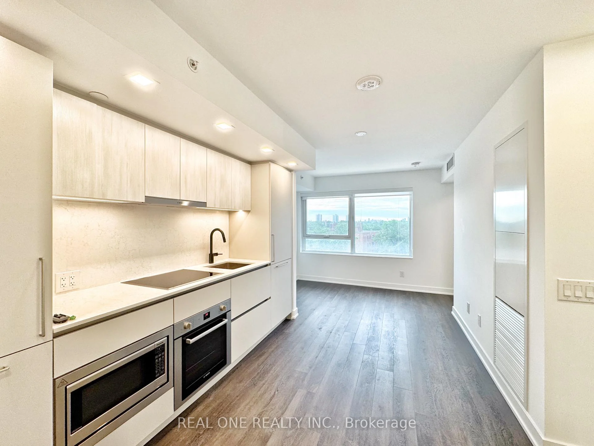 Photo 3 of Unit 609, 609 Sherbourne Street, Toronto, North St. James Town — HOMEH
