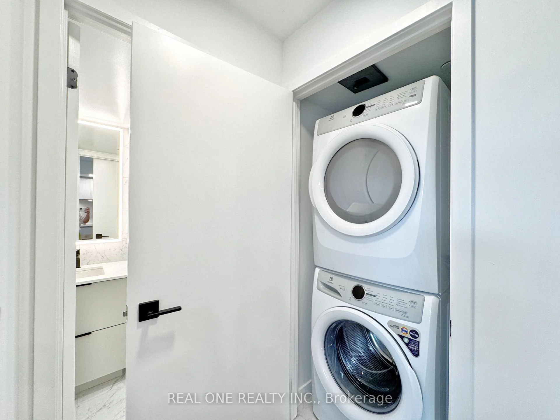 Photo 9 of Unit 609, 609 Sherbourne Street, Toronto, North St. James Town — HOMEH