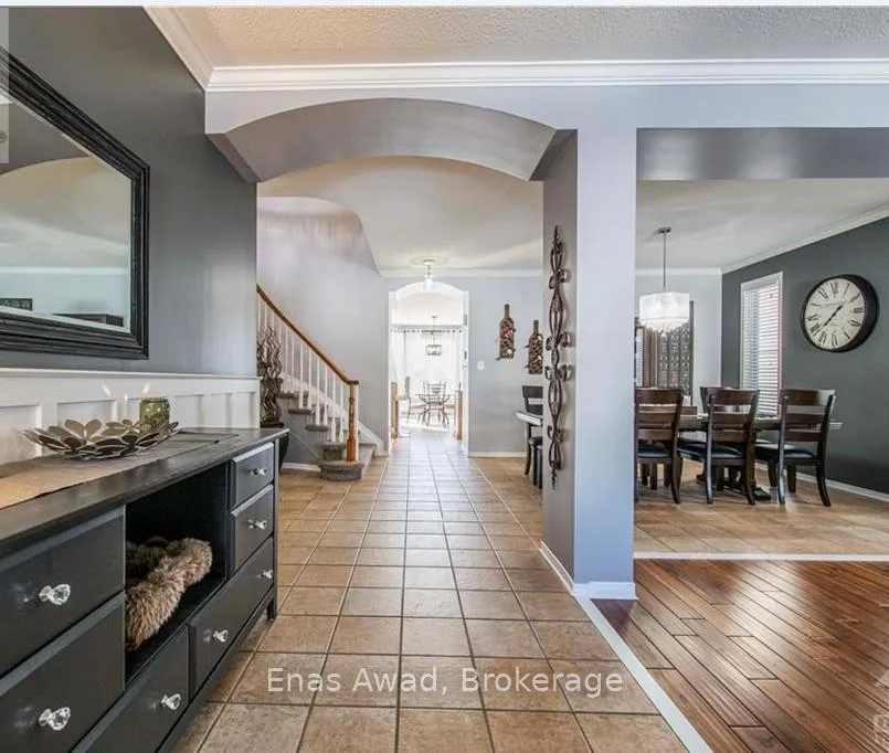 Photo 3 of 19 Farmfield Crescent, Ottawa, Kanata - Emerald Meadows/Trailwest — HOMEH