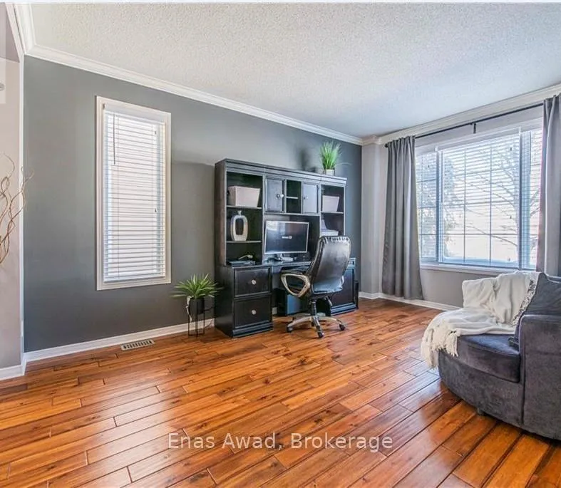 Photo 4 of 19 Farmfield Crescent, Ottawa, Kanata - Emerald Meadows/Trailwest — HOMEH