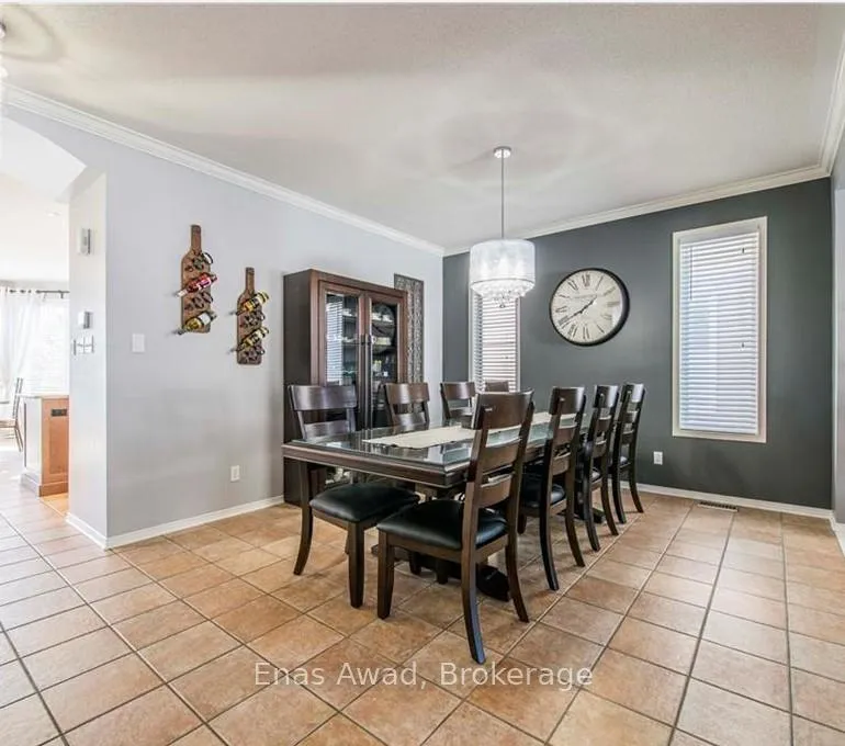 Photo 5 of 19 Farmfield Crescent, Ottawa, Kanata - Emerald Meadows/Trailwest — HOMEH