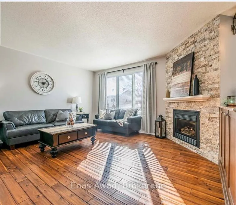 Photo 10 of 19 Farmfield Crescent, Ottawa, Kanata - Emerald Meadows/Trailwest — HOMEH