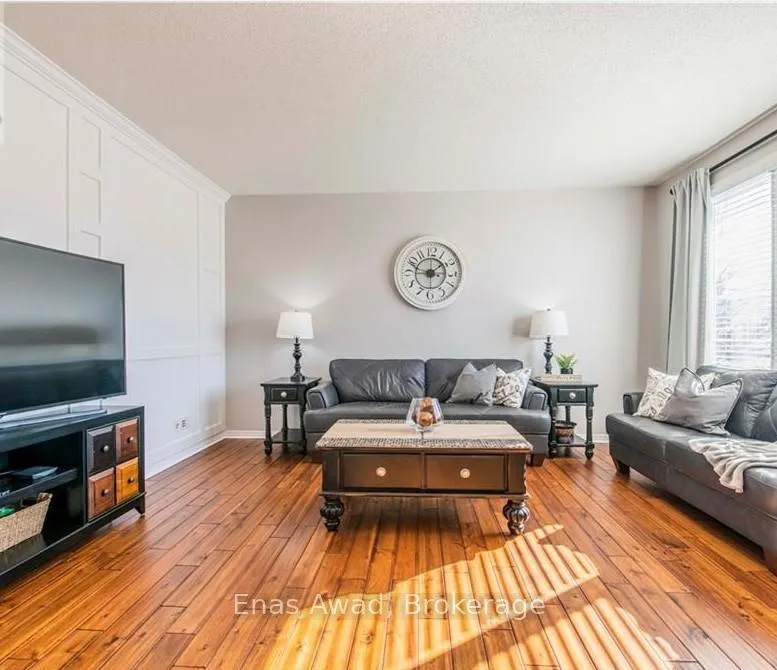 Photo 11 of 19 Farmfield Crescent, Ottawa, Kanata - Emerald Meadows/Trailwest — HOMEH