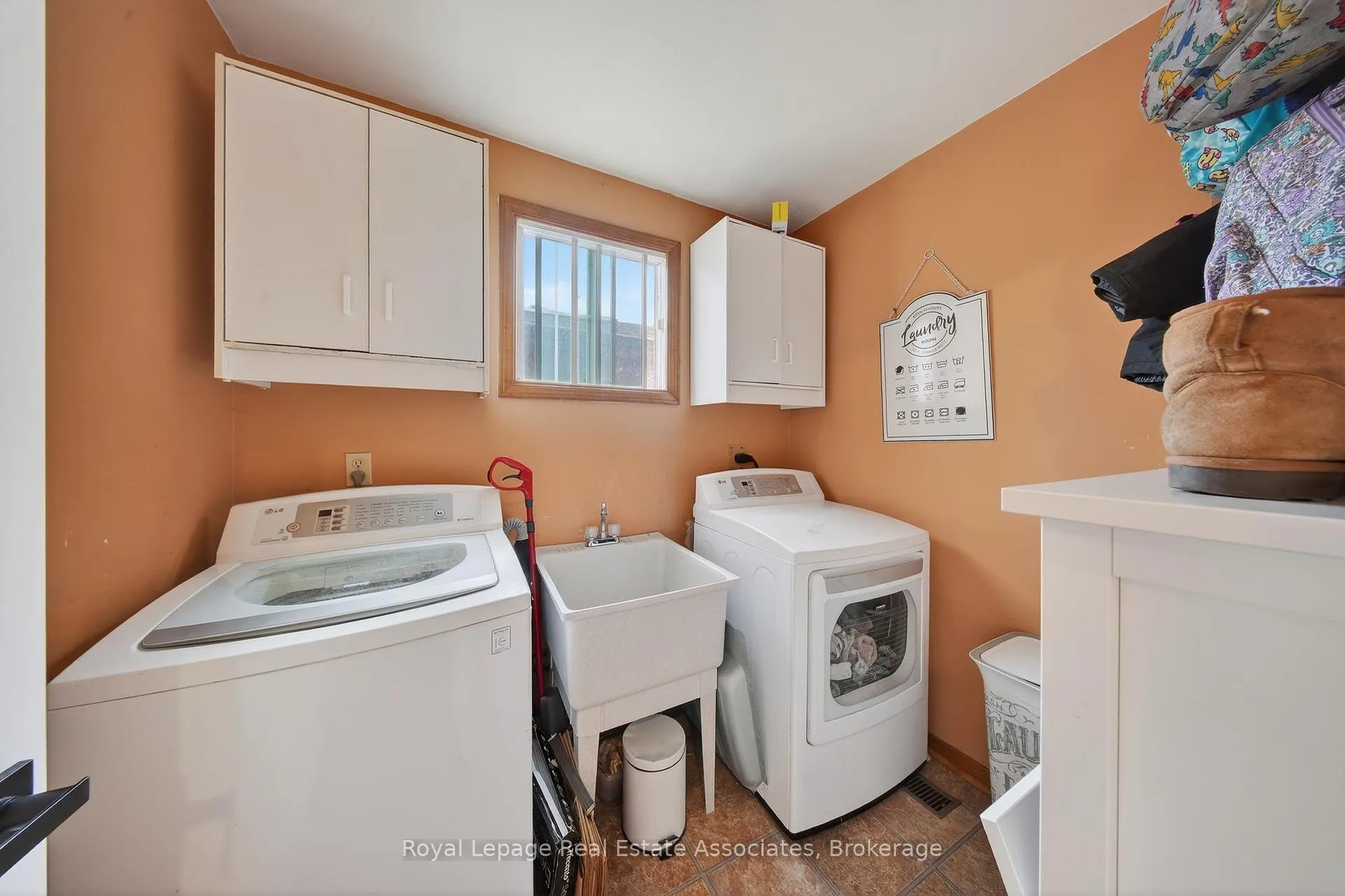 Photo 20 of 67 Beechnut Crescent, Clarington, Courtice — HOMEH