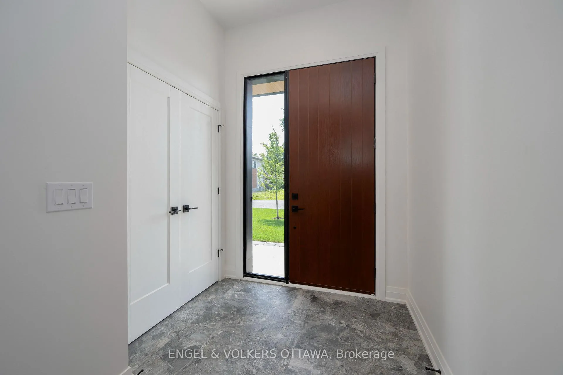 Photo 3 of 75A Granton Avenue, Ottawa, Meadowlands/St. Claire Gardens — HOMEH