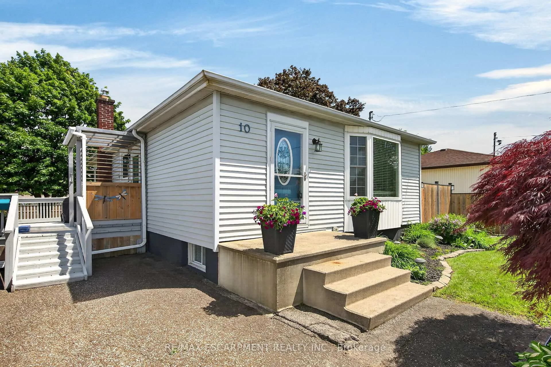 Photo 3 of 10 Frederick Street, St. Catharines, Western Hill — HOMEH