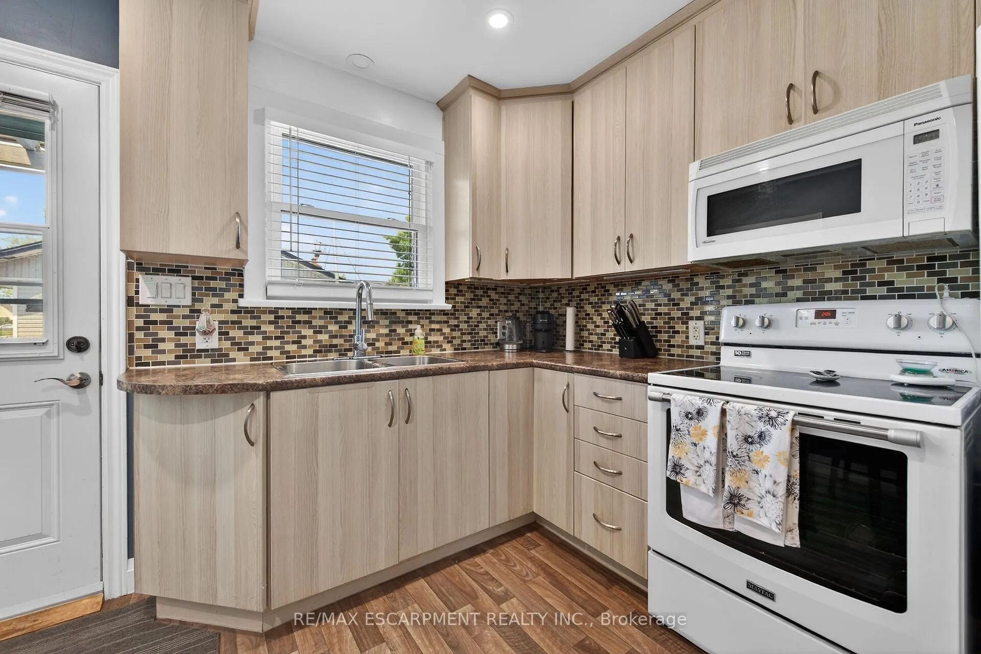 Photo 13 of 10 Frederick Street, St. Catharines, Western Hill — HOMEH