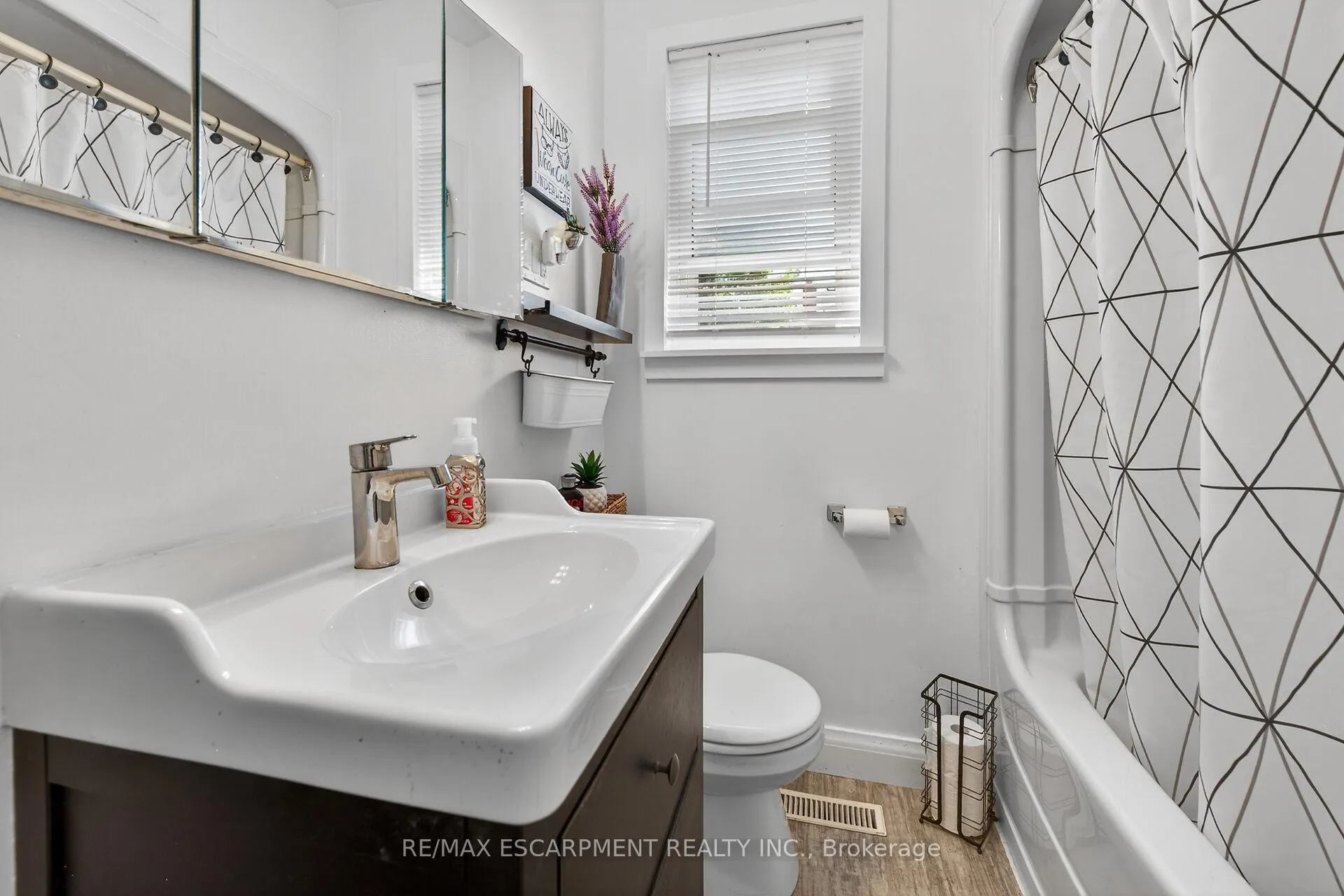 Photo 19 of 10 Frederick Street, St. Catharines, Western Hill — HOMEH