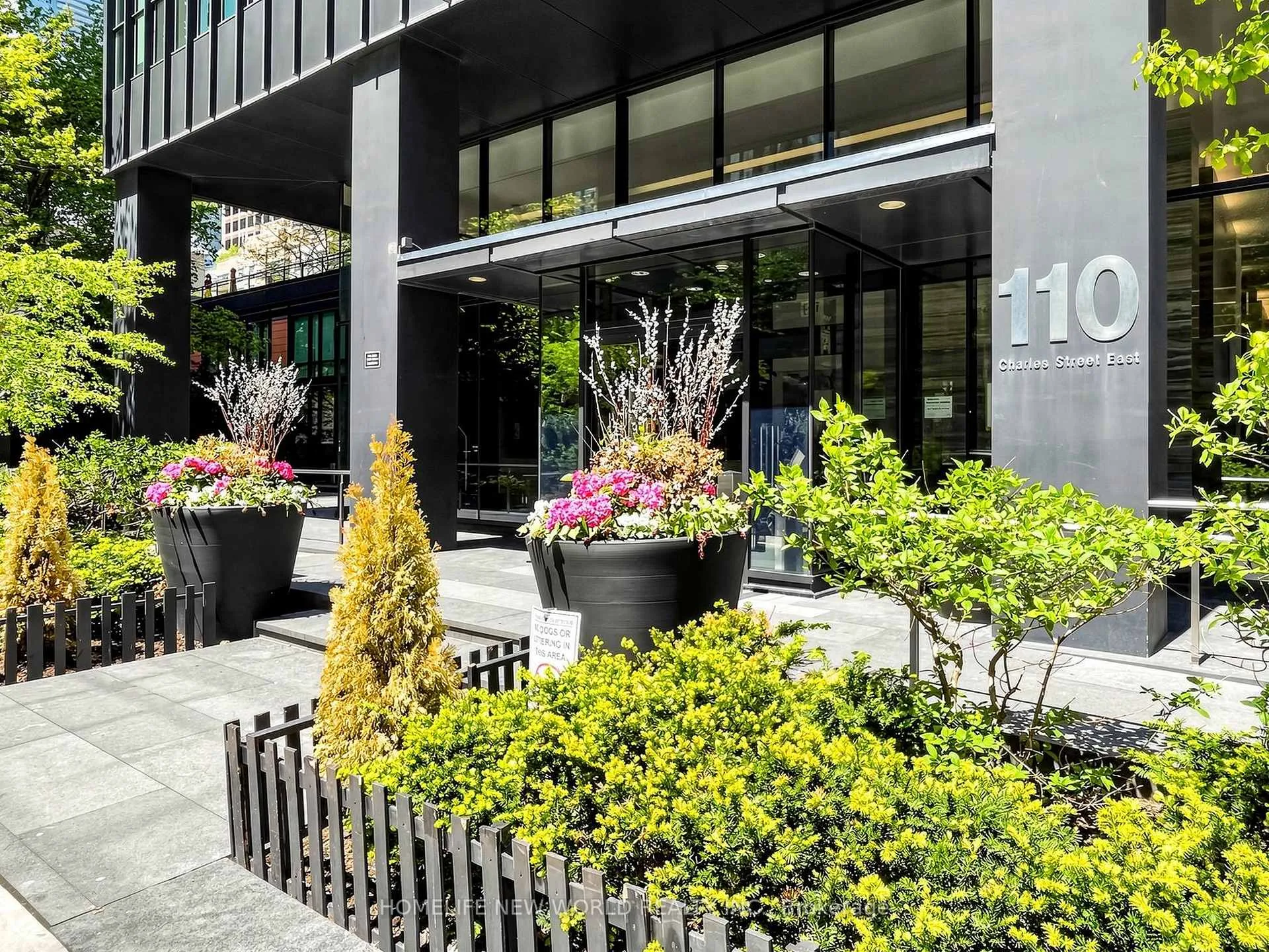 Photo 4 of Unit 1406, 110 Charles Street E, Toronto, Church-Yonge Corridor — HOMEH