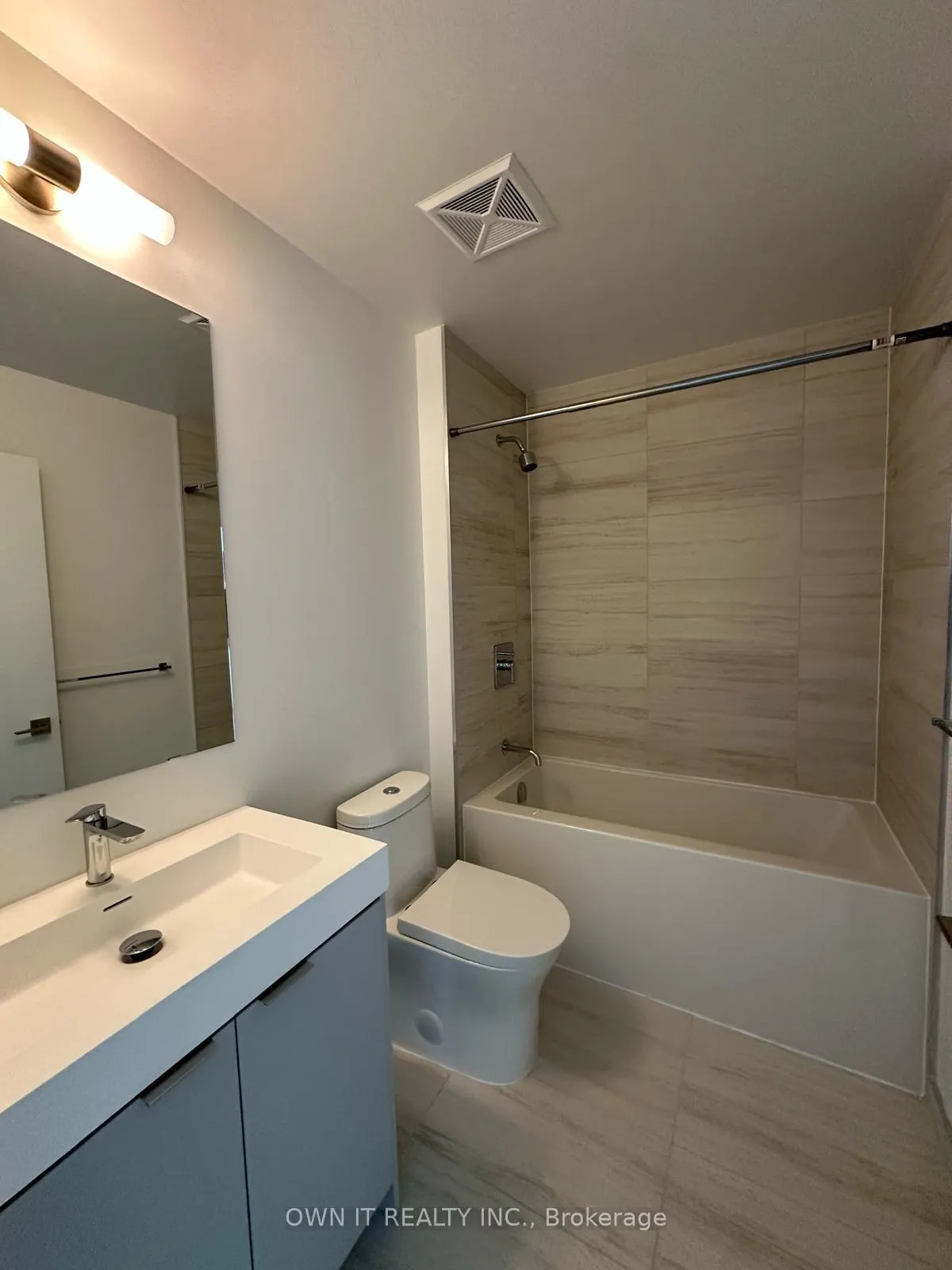 Photo 3 of 498 Caldari Road, Vaughan, Concord — HOMEH