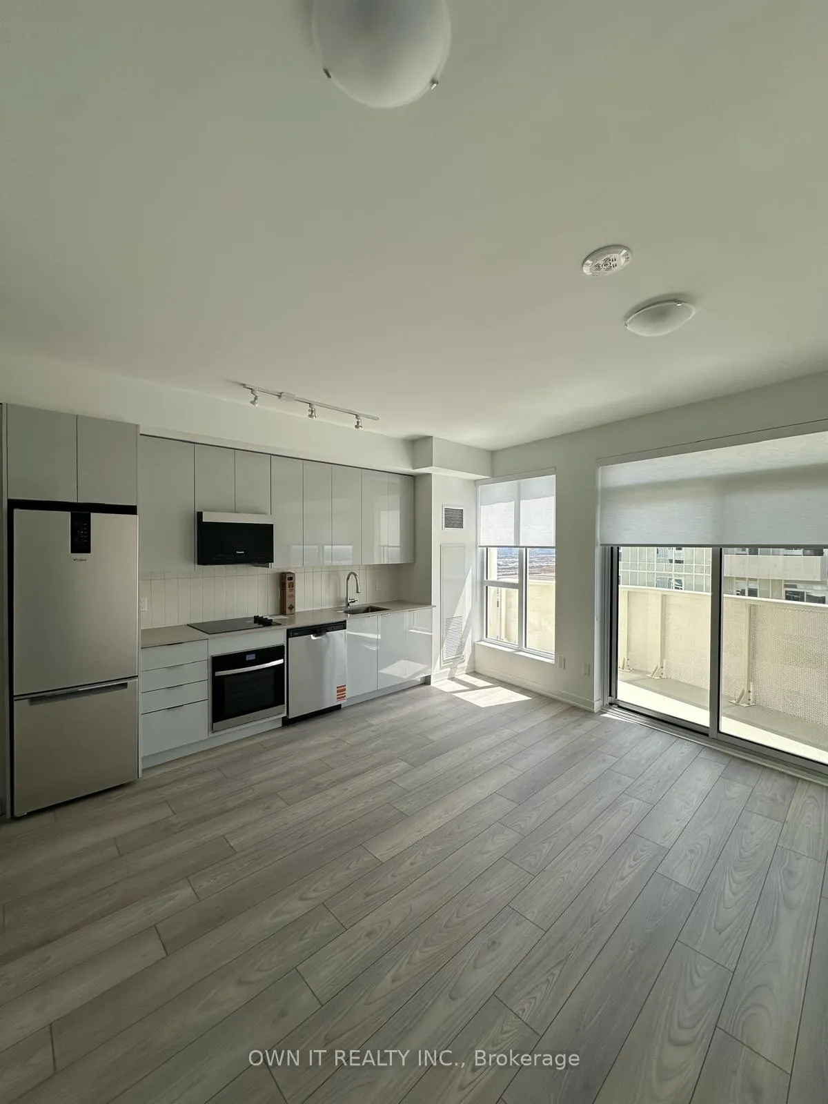 Photo 6 of 498 Caldari Road, Vaughan, Concord — HOMEH