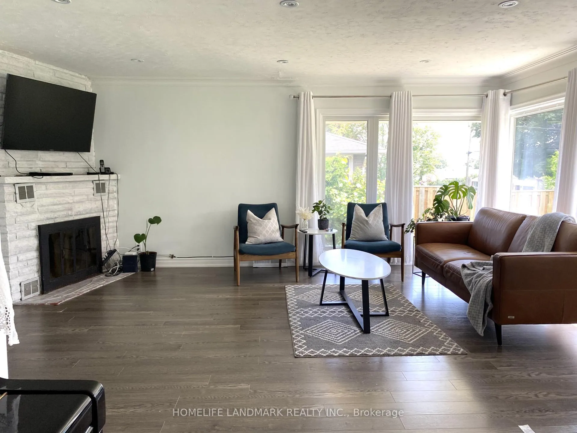 Photo 2 of 59 Elizabeth Crescent S, Whitby, Blue Grass Meadows — HOMEH