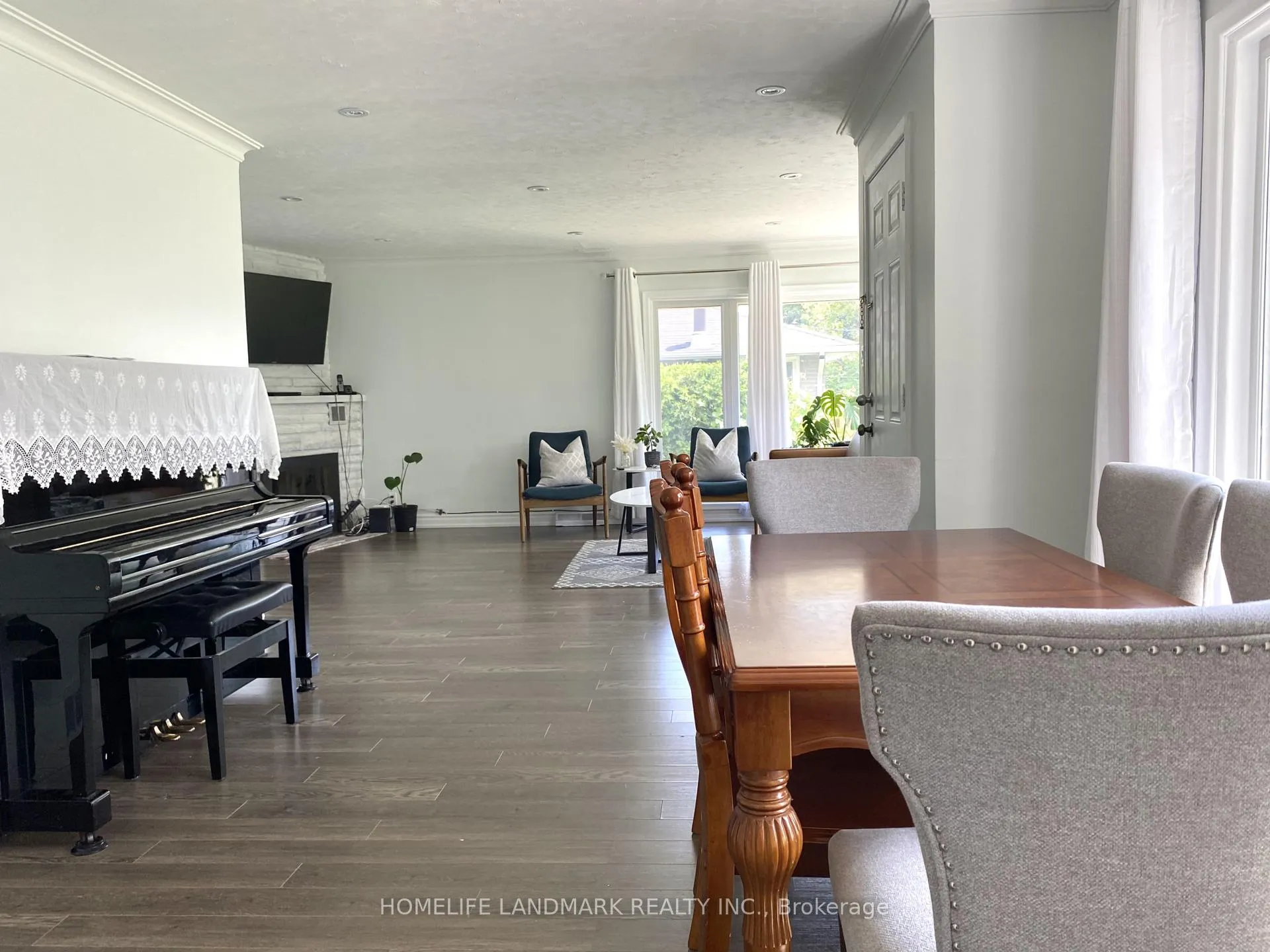Photo 3 of 59 Elizabeth Crescent S, Whitby, Blue Grass Meadows — HOMEH