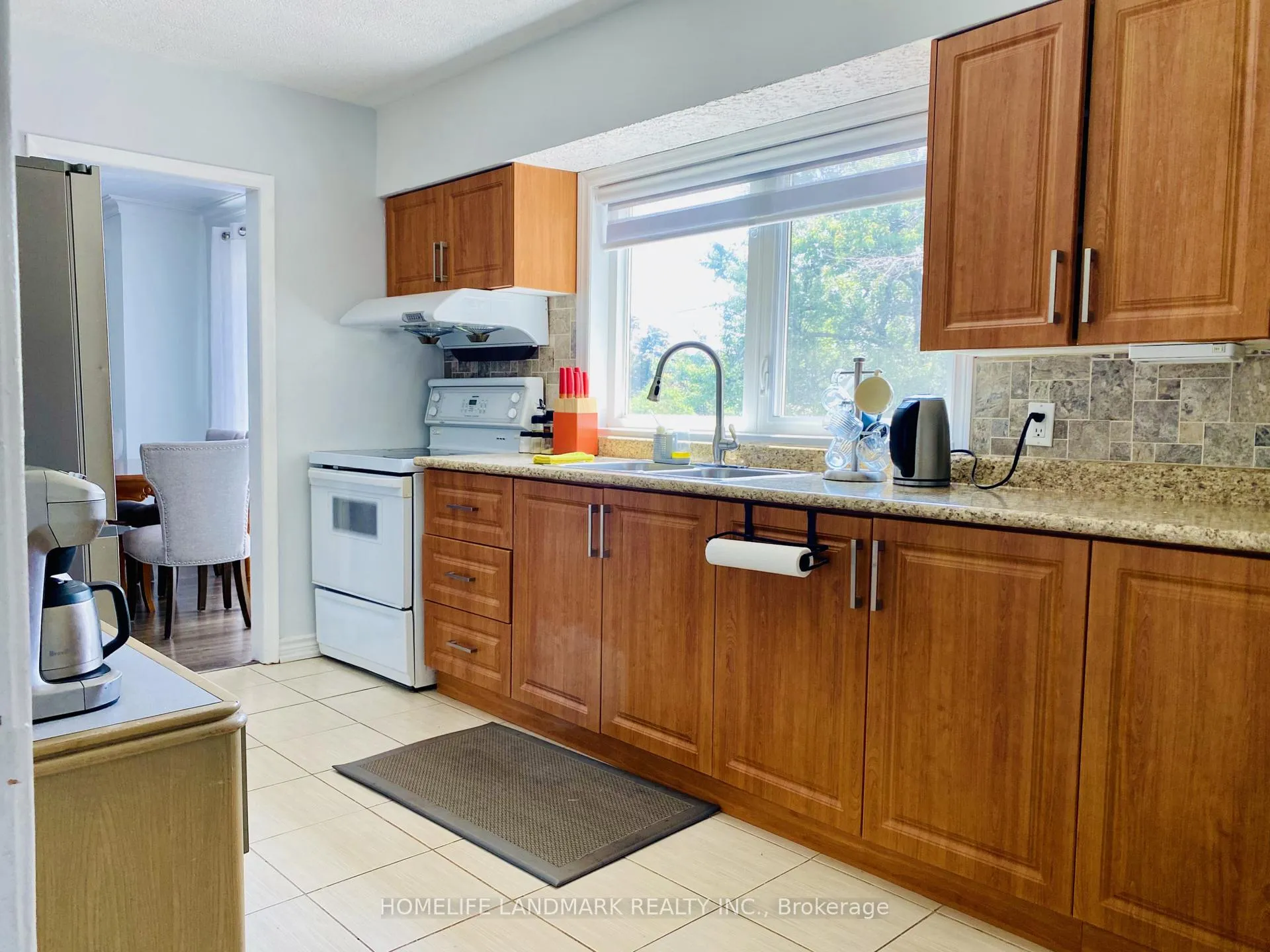 Photo 4 of 59 Elizabeth Crescent S, Whitby, Blue Grass Meadows — HOMEH