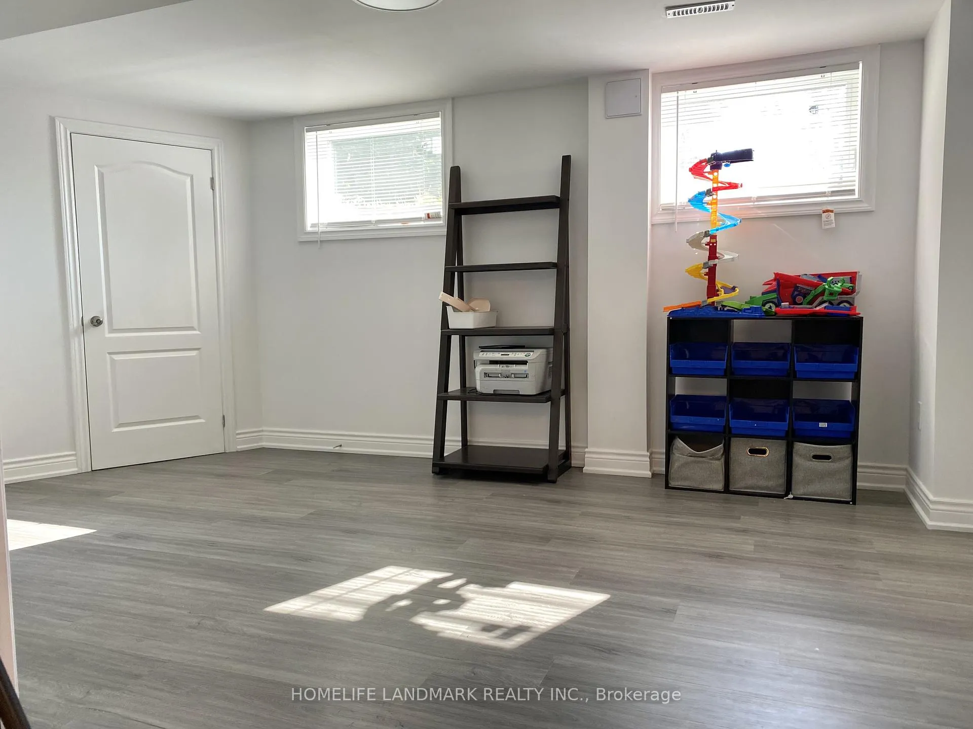 Photo 6 of 59 Elizabeth Crescent S, Whitby, Blue Grass Meadows — HOMEH