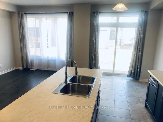 Photo 5 of 1093 Thompson Drive, Oshawa, Kedron — HOMEH