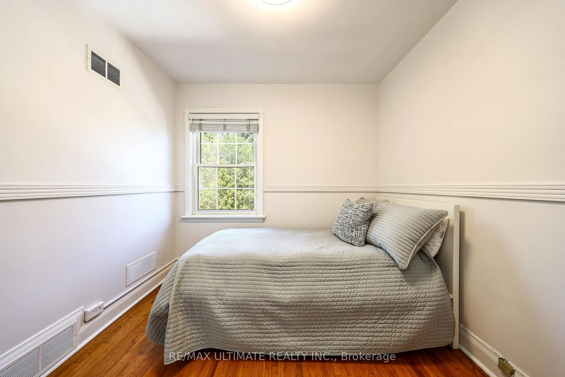 Photo 32 of 503 Sutherland Drive, Toronto, Leaside — HOMEH