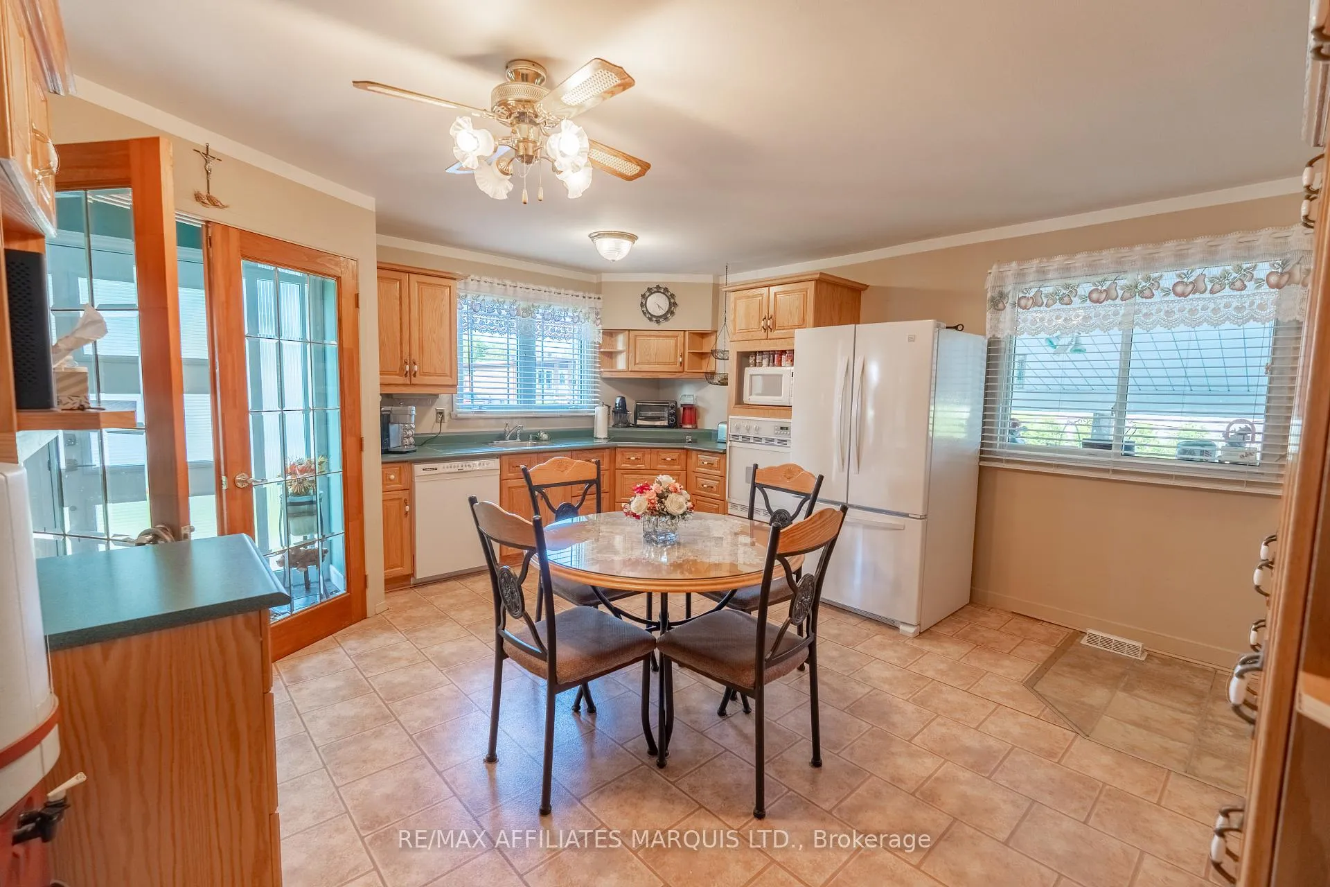 Photo 3 of 429 Beach Avenue, Cornwall — HOMEH