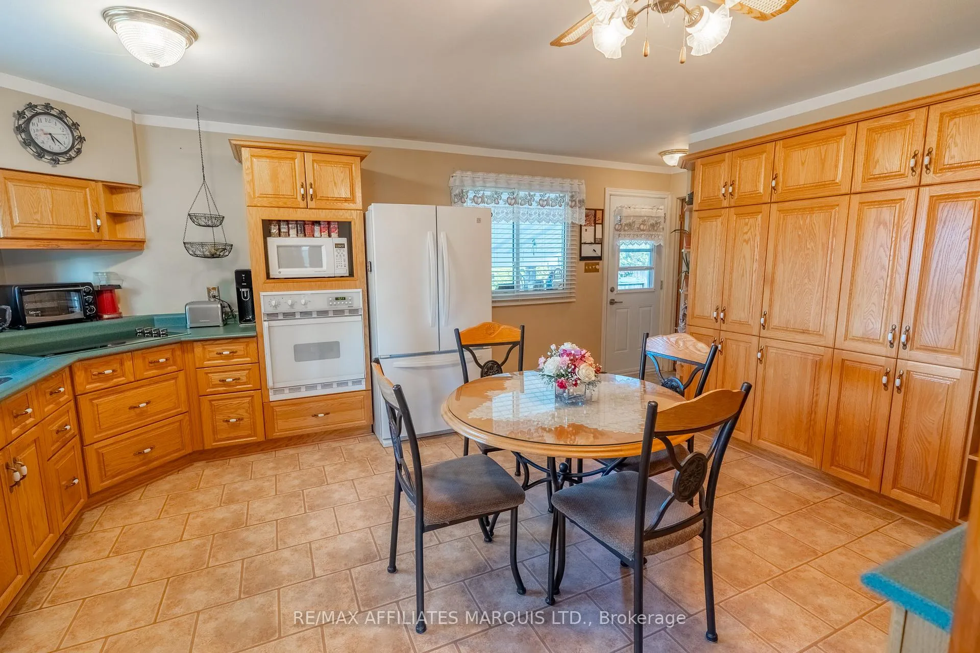 Photo 6 of 429 Beach Avenue, Cornwall — HOMEH