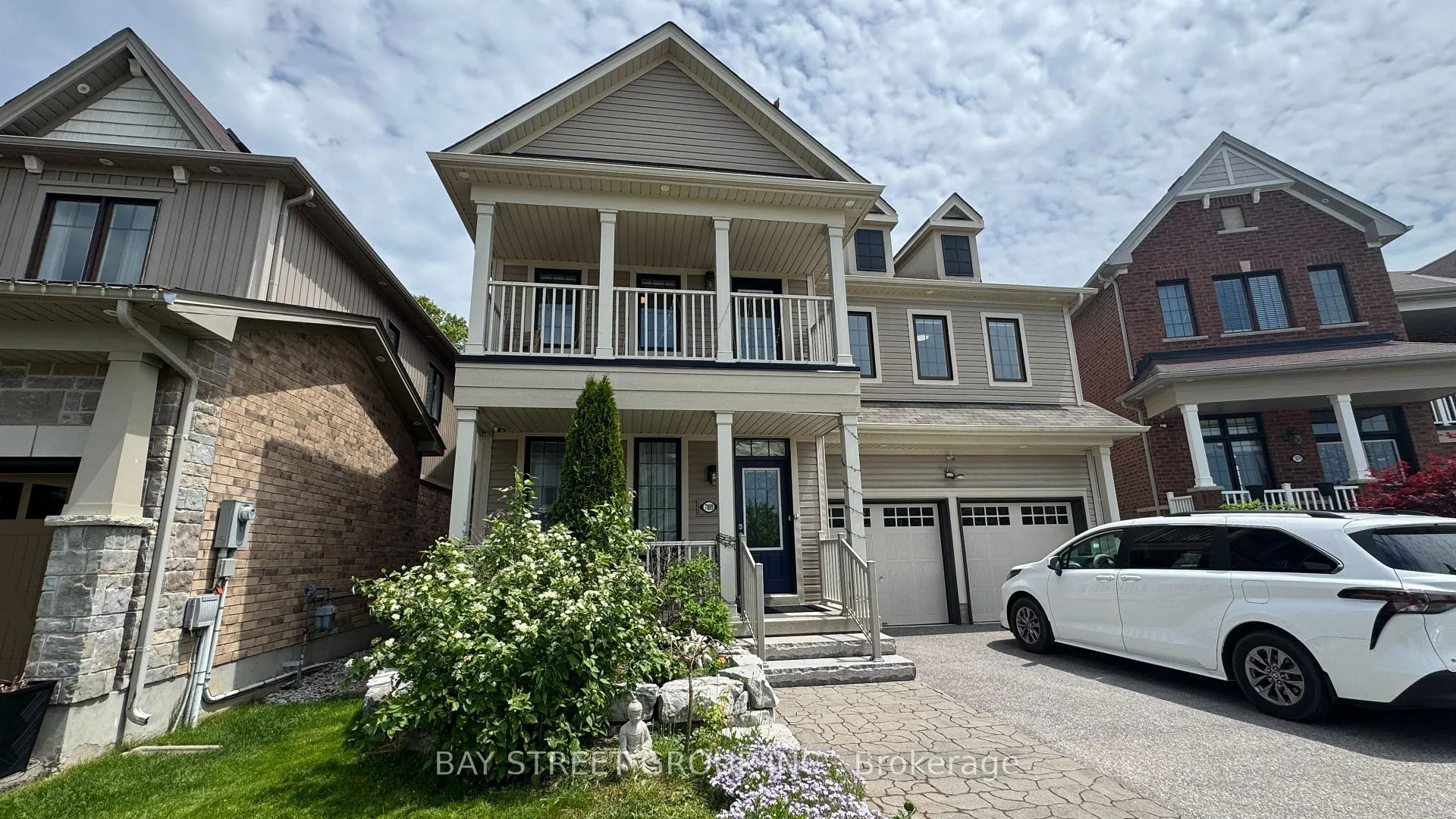 Photo 2 of 7889 Buckeye Crescent, Niagara Falls, Brown — HOMEH