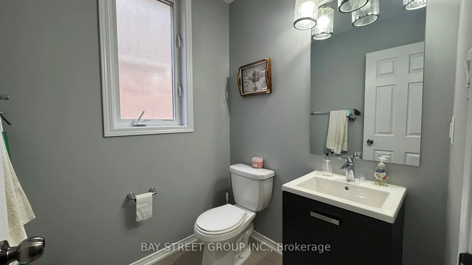 Photo 4 of 7889 Buckeye Crescent, Niagara Falls, Brown — HOMEH