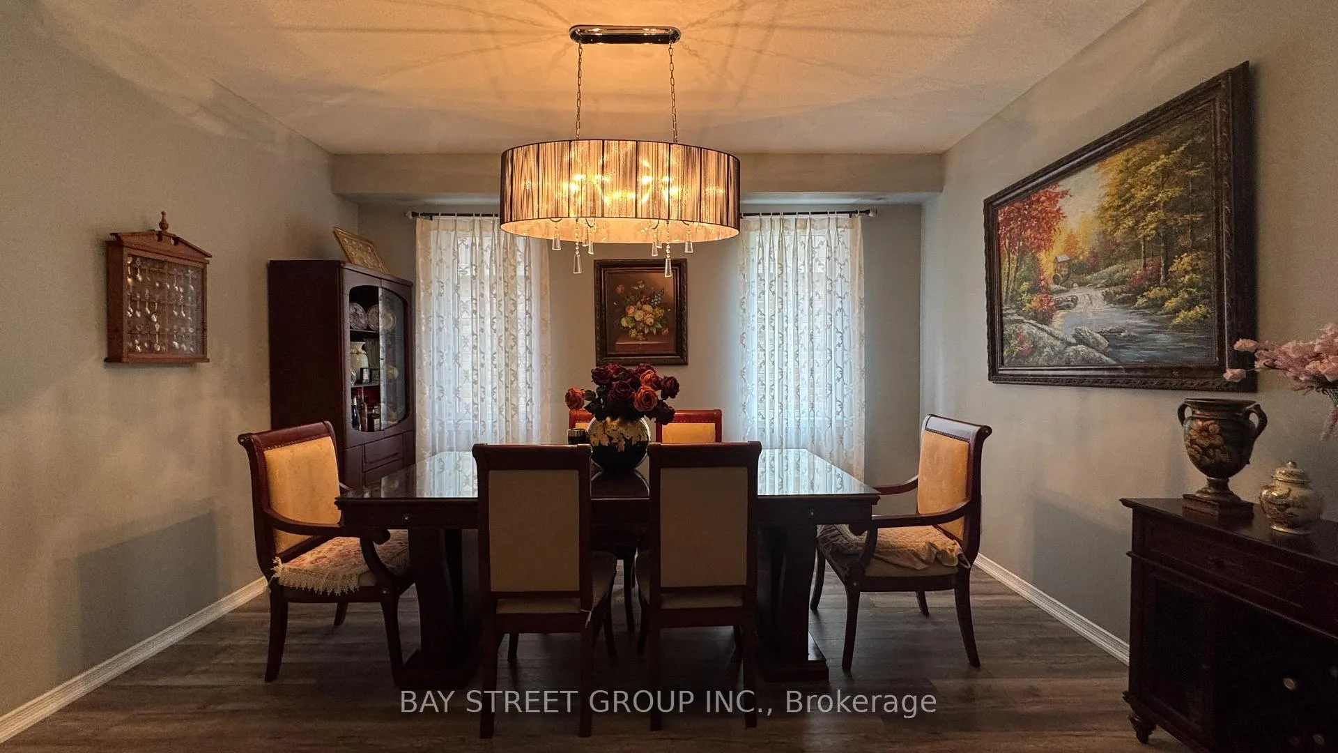 Photo 5 of 7889 Buckeye Crescent, Niagara Falls, Brown — HOMEH